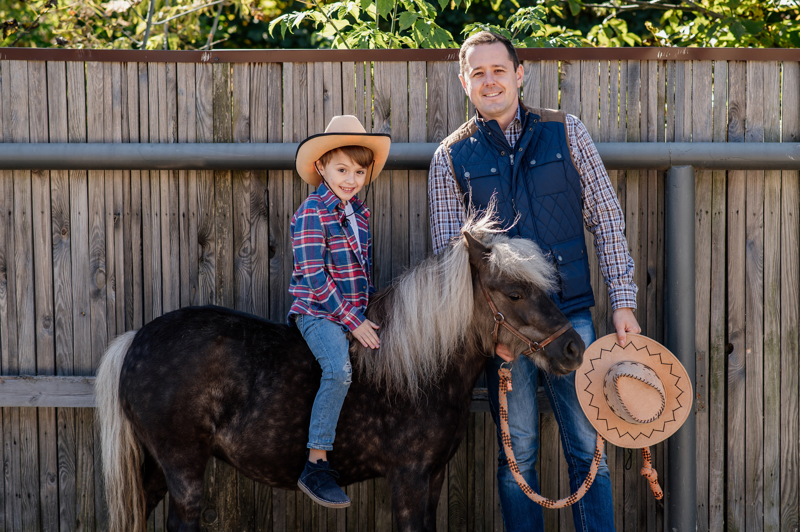 Сімейна фотосесія з кониками. Тернопіль. Сімейний, дитячий та індивідуальний фотограф в м. Тернопіль, м. Львів