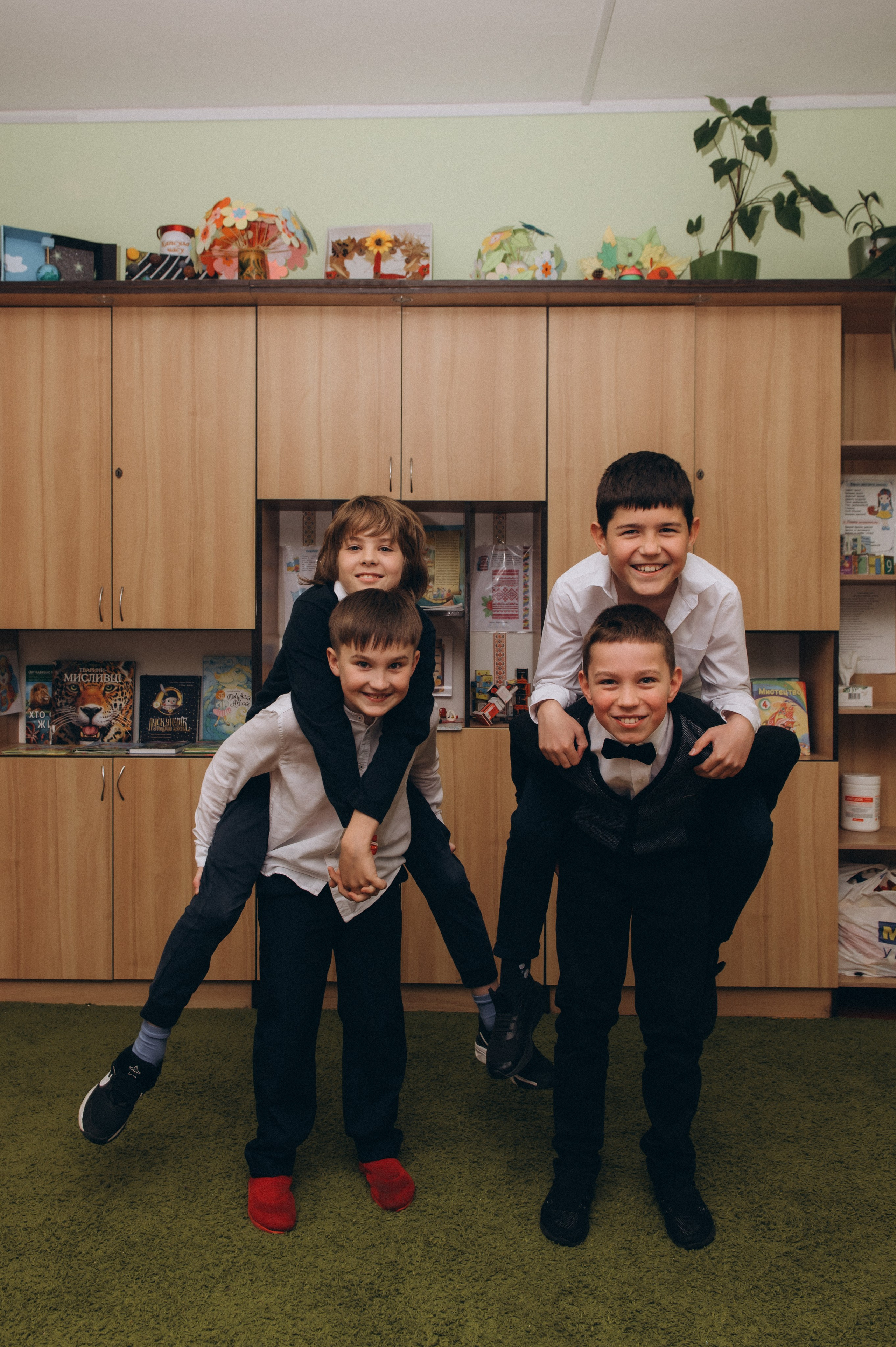 Шкільна фотосесія на віньєтки Тернопіль, фотосесія випускників Тернопіль, зйомка на віньєтки, шкільні фотоальбоми Тернопіль. Сімейний, дитячий та індивідуальний фотограф в м. Тернопіль, м. Львів