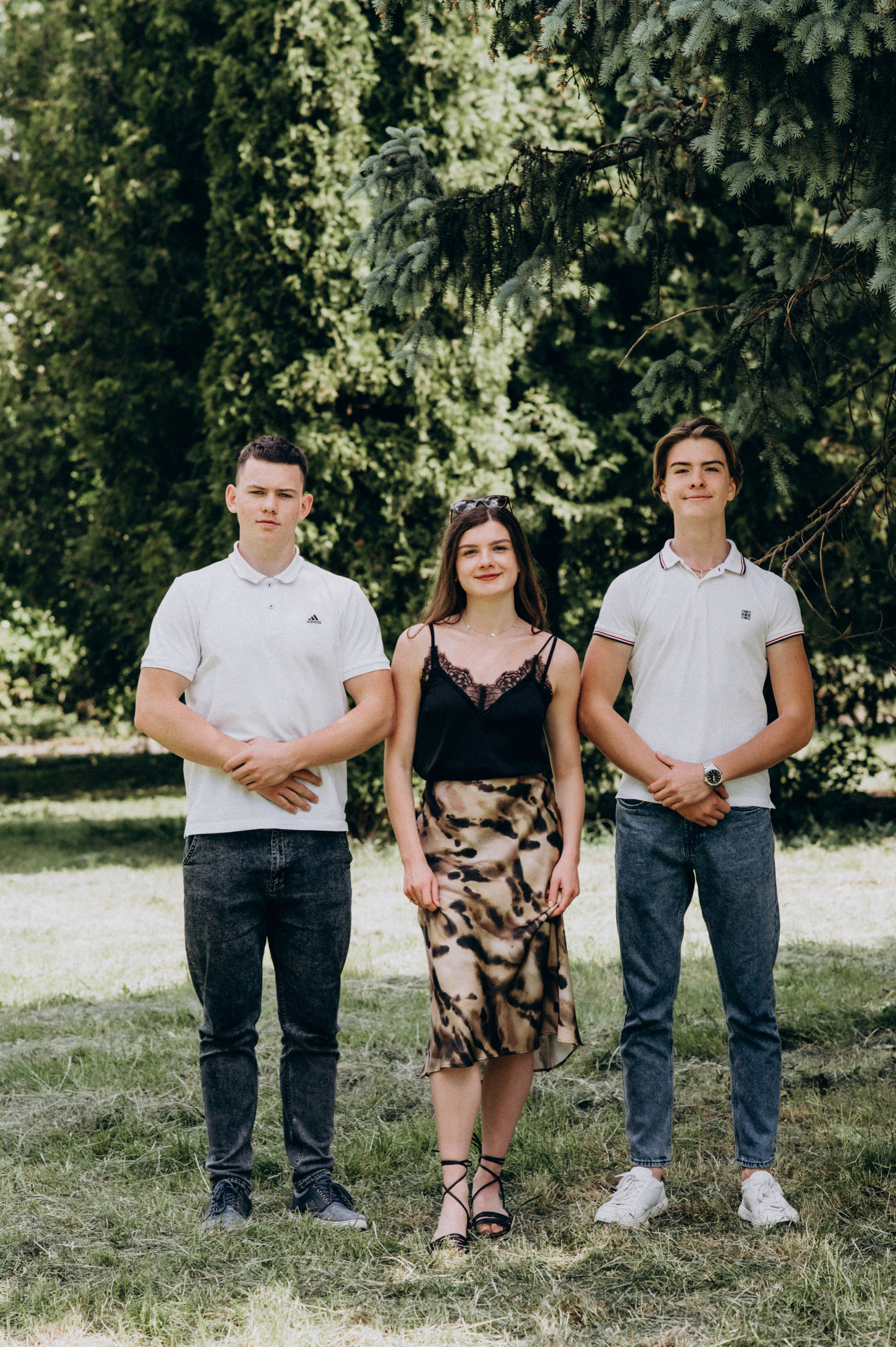 Фотосесія випускників, зйомка випускників Тернопіль Львів, випускні фотоальбоми Тернопіль, шкільні фотоальбоми Тернопіль. Сімейний, дитячий та індивідуальний фотограф в м. Тернопіль, м. Львів