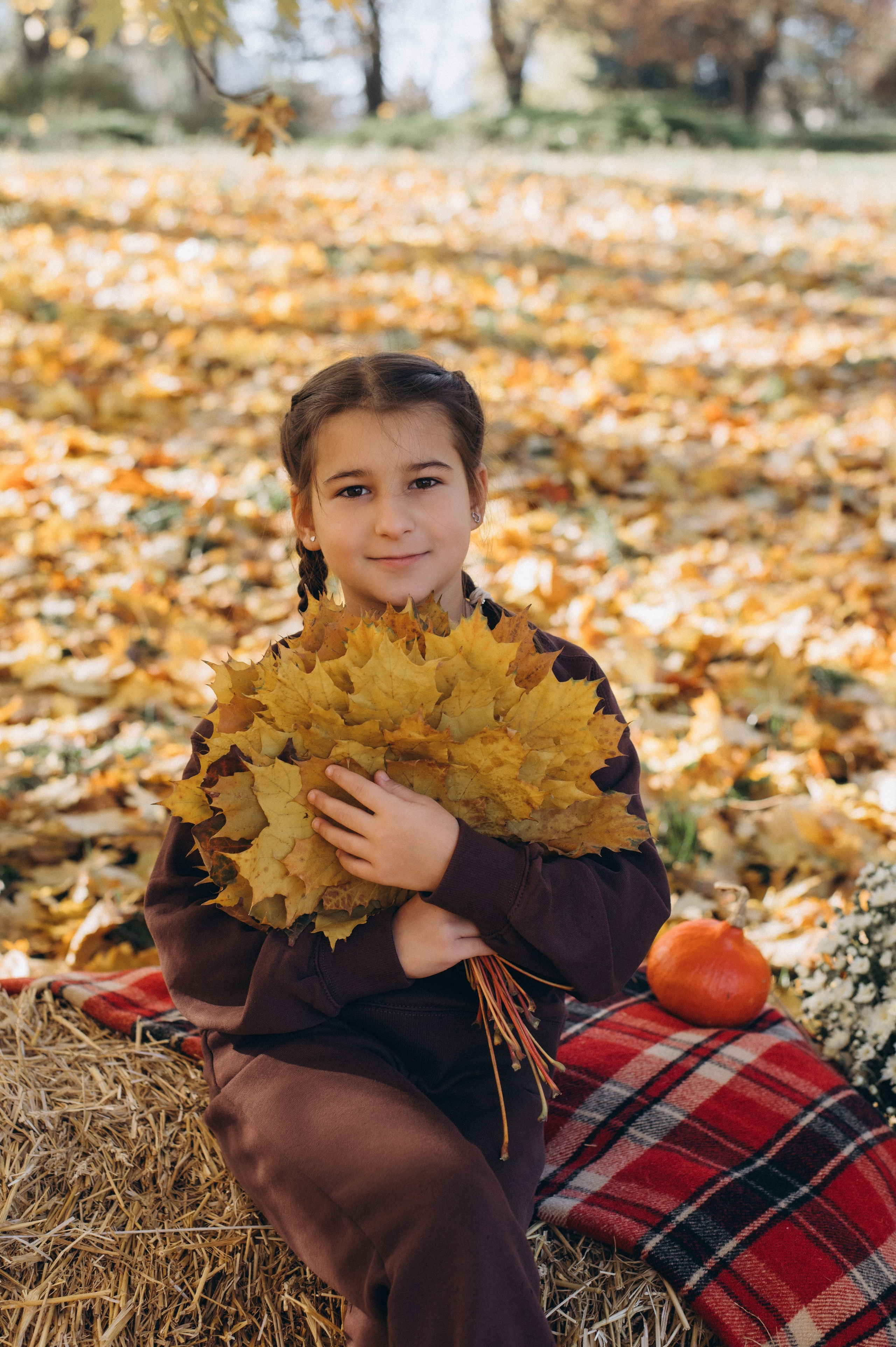 Осіння фотосесія 4 класу на віньєтки, випускні фотоальбоми Тернопіль, фотосесія випускників Тернопіль, шкільний випускний альбом Тернопіль. Сімейний, дитячий та індивідуальний фотограф в м. Тернопіль, м. Львів
