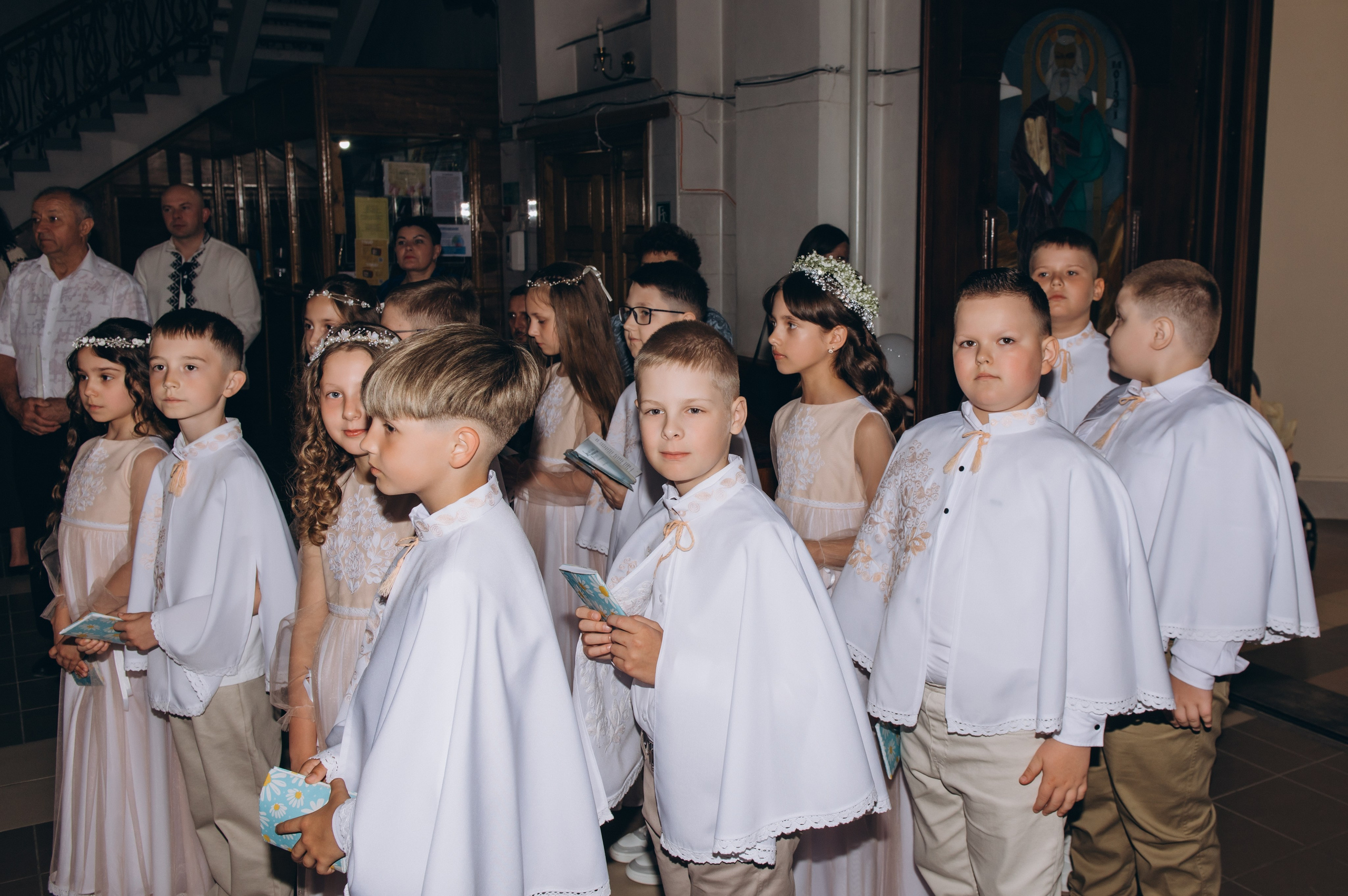 Фотосесія Причастя Тернопіль церква Св Михаїла, фотограф на Причастя Тернопіль, фотосесія Літургії Причастя Тернопіль. Сімейний, дитячий та індивідуальний фотограф в м. Тернопіль, м. Львів