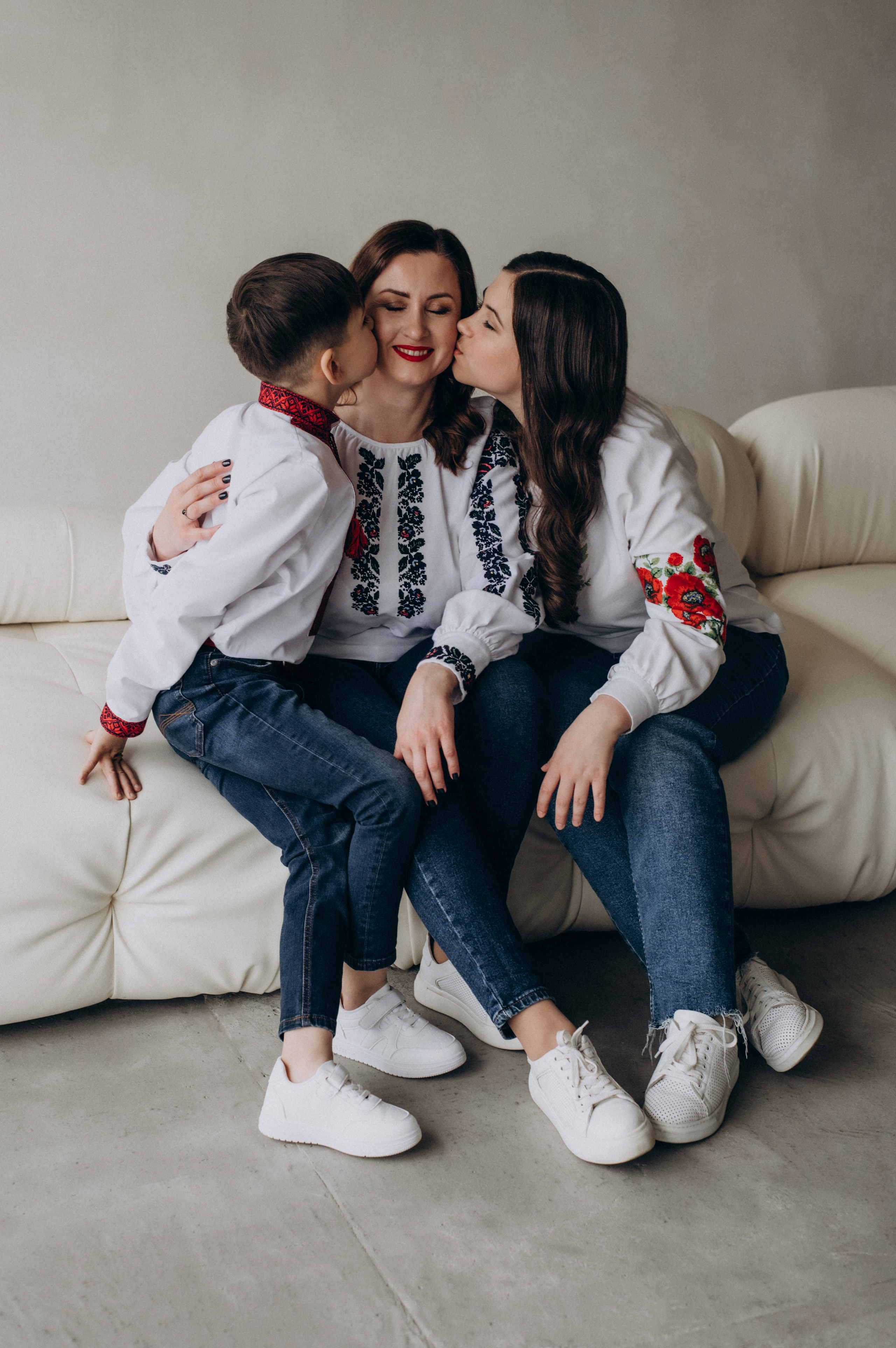 Сімейна фотосесія Тернопіль, сімейна зйомка у вишиванках, фотосесія Львів. Сімейний, дитячий та індивідуальний фотограф в м. Тернопіль, м. Львів