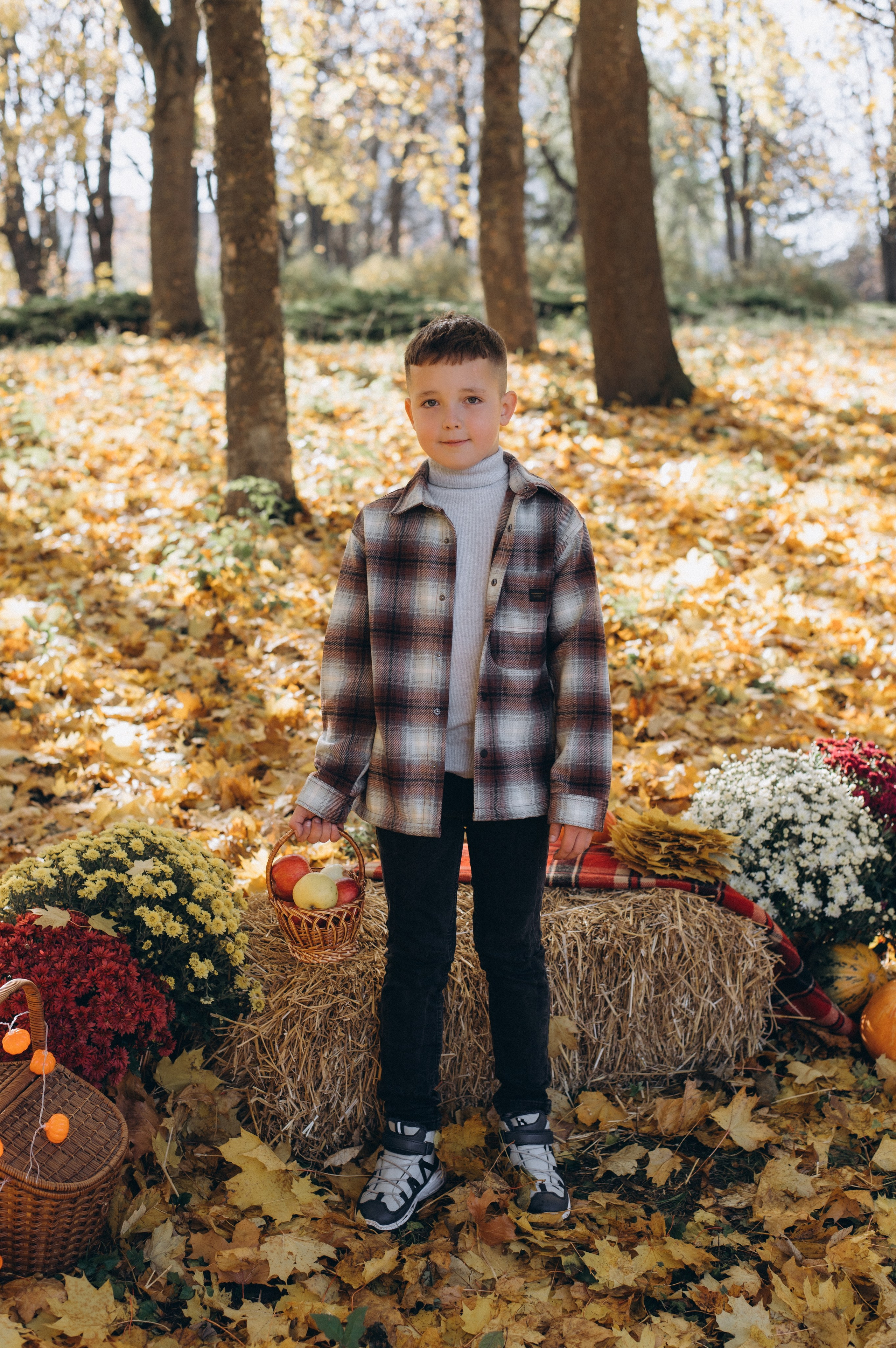 Осіння фотосесія 4 класу на віньєтки, випускні фотоальбоми Тернопіль, фотосесія випускників Тернопіль, шкільний випускний альбом Тернопіль. Сімейний, дитячий та індивідуальний фотограф в м. Тернопіль, м. Львів