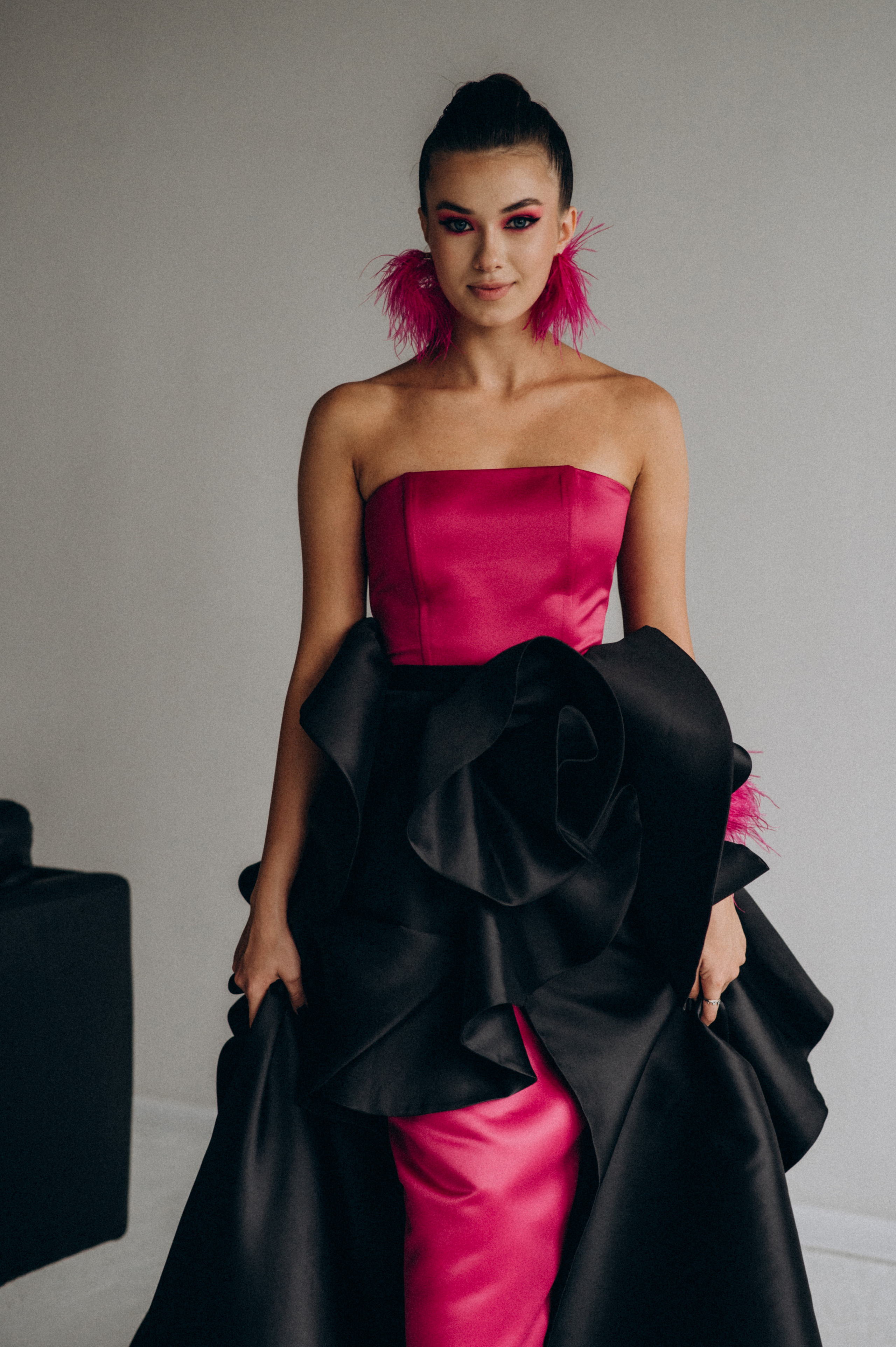 Випускниця, зйомка у студії, фотосесія випускного Тернопіль Львів. Сімейний, дитячий та індивідуальний фотограф в м. Тернопіль, м. Львів