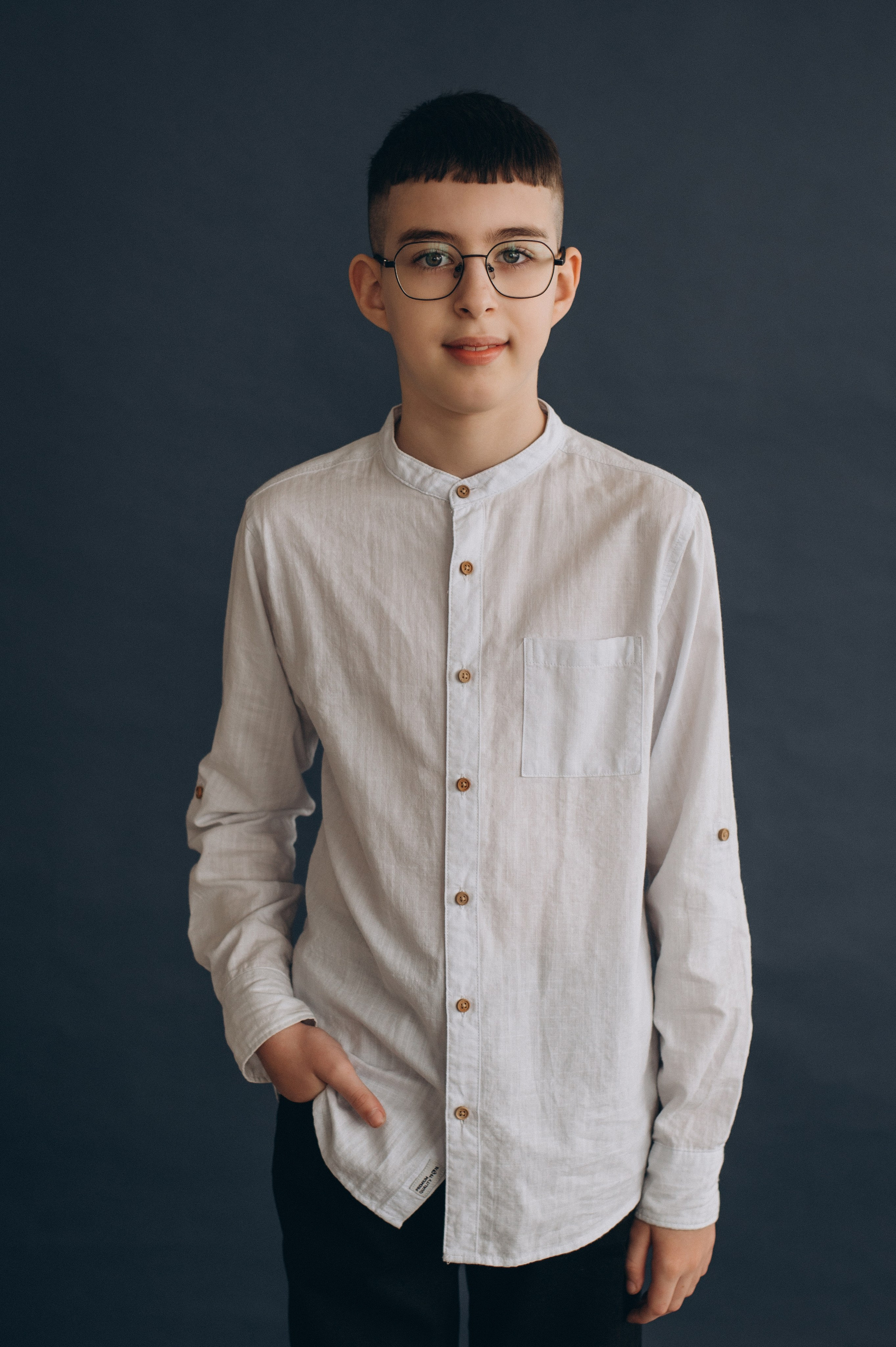 Фотосесія школярів у студії на шкільні фотоальбоми віньєтки Тернопіль, фотосесія випускників Тернопіль, шкільні фотокниги Тернопіль. Сімейний, дитячий та індивідуальний фотограф в м. Тернопіль, м. Львів