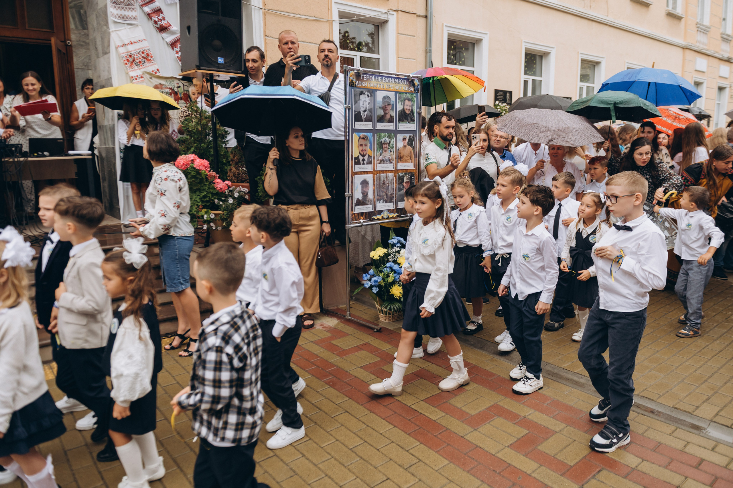 Перший дзвоник у Тернополі, фотосесія першокласників