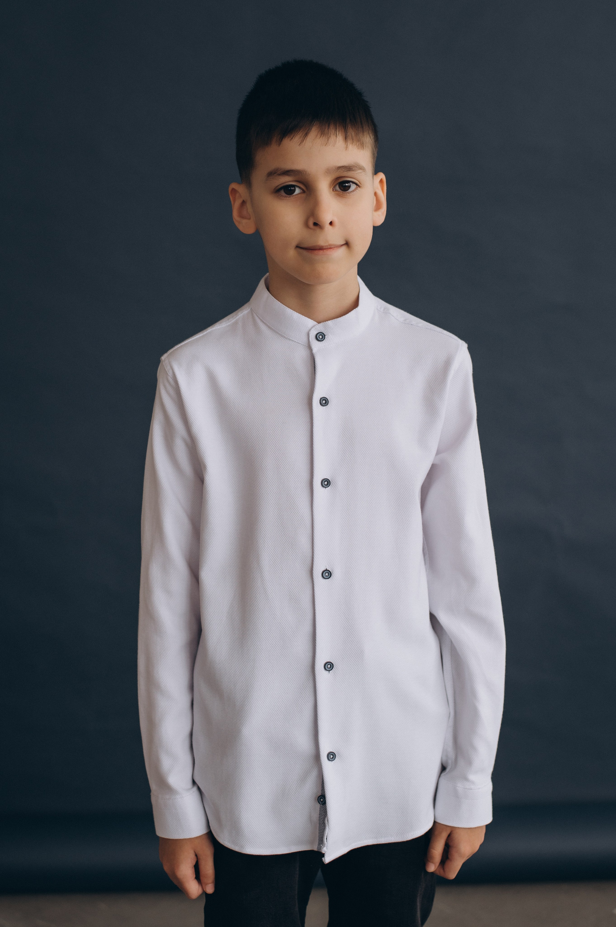 Фотосесія школярів у студії на шкільні фотоальбоми віньєтки Тернопіль, фотосесія випускників Тернопіль, шкільні фотокниги Тернопіль. Сімейний, дитячий та індивідуальний фотограф в м. Тернопіль, м. Львів