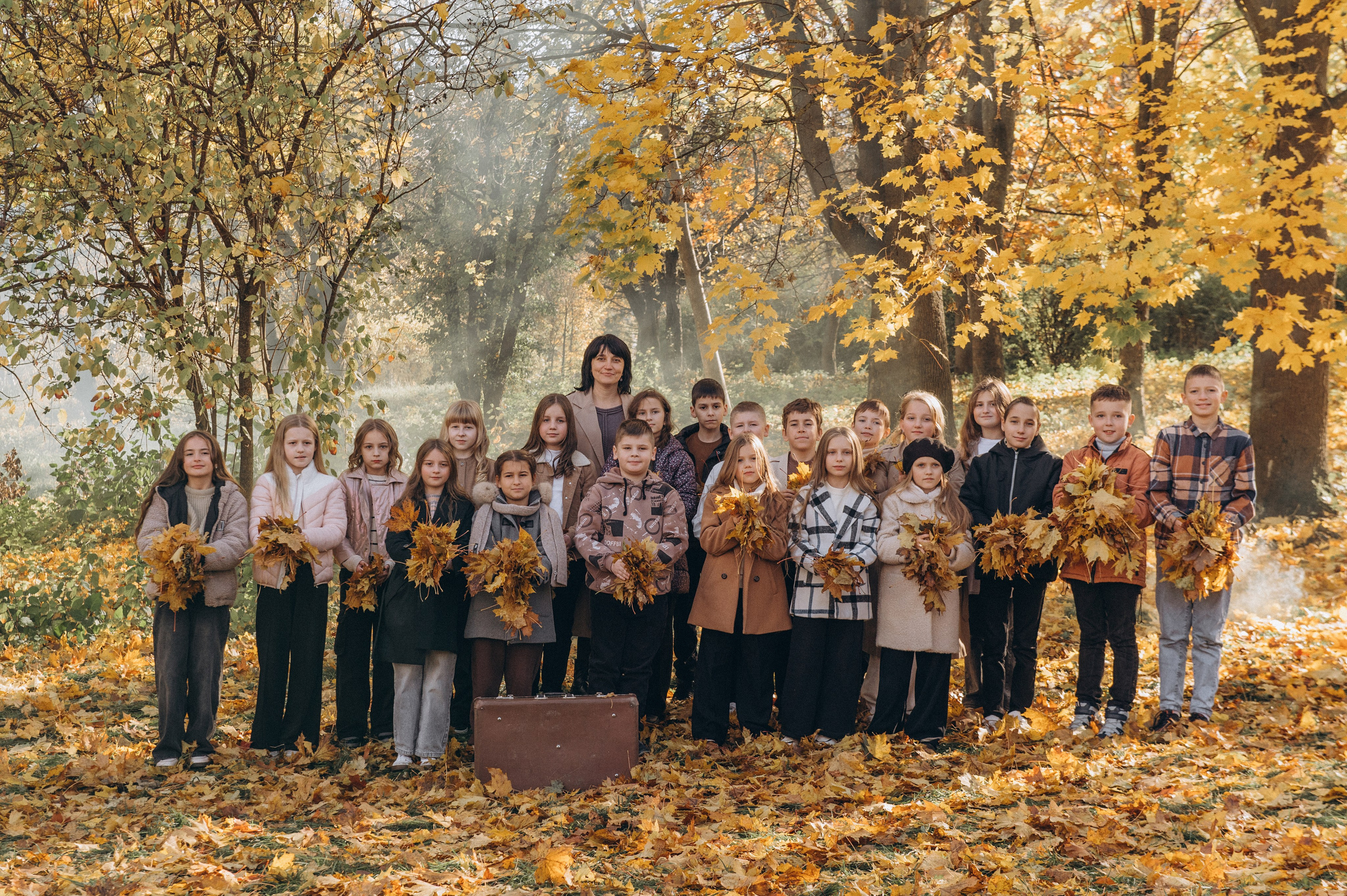 Осіння фотосесія 4 класу на віньєтки, випускні фотоальбоми Тернопіль, фотосесія випускників Тернопіль, шкільний випускний альбом Тернопіль. Сімейний, дитячий та індивідуальний фотограф в м. Тернопіль, м. Львів