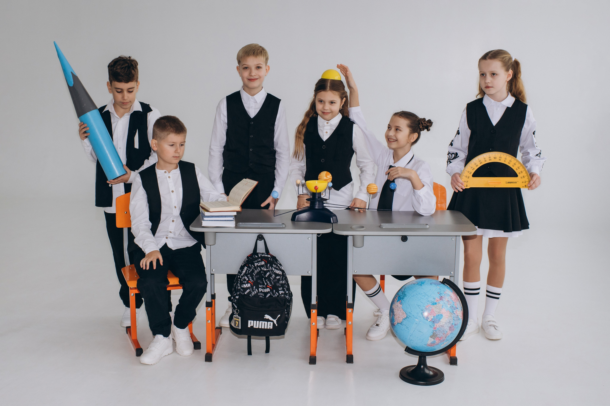 Фотосесія школярів у студії на шкільні фотоальбоми віньєтки Тернопіль, фотосесія випускників Тернопіль, шкільні фотокниги Тернопіль. Сімейний, дитячий та індивідуальний фотограф в м. Тернопіль, м. Львів