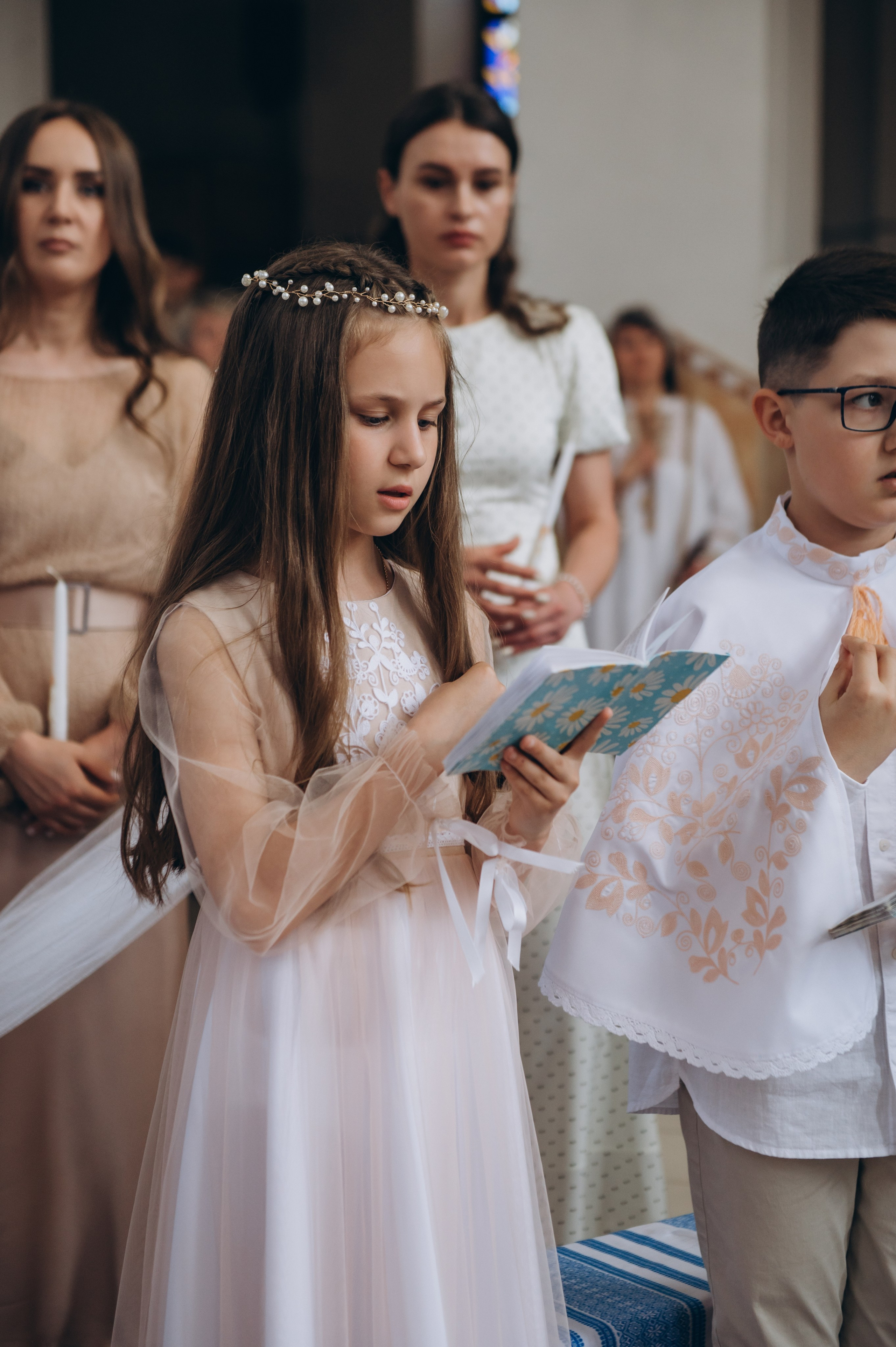 Фотосесія Причастя Тернопіль церква Св Михаїла, фотограф на Причастя Тернопіль, фотосесія Літургії Причастя Тернопіль. Сімейний, дитячий та індивідуальний фотограф в м. Тернопіль, м. Львів