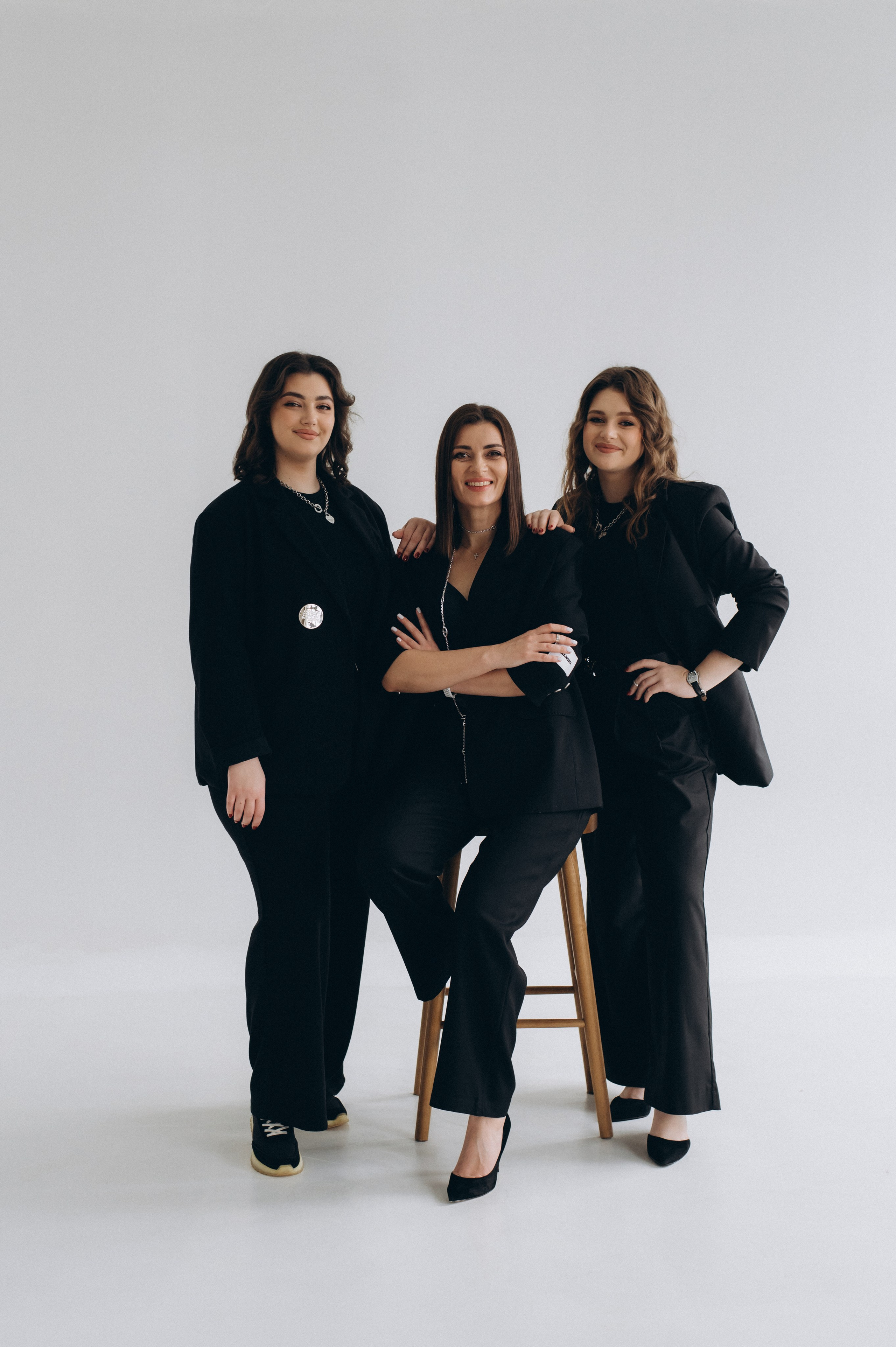 Сімейна фотосесія мами і донечок, сімейний фотограф Тернопіль, портретний фотограф Тернопіль, портретна фотосесія Львів. Сімейний, дитячий та індивідуальний фотограф в м. Тернопіль, м. Львів