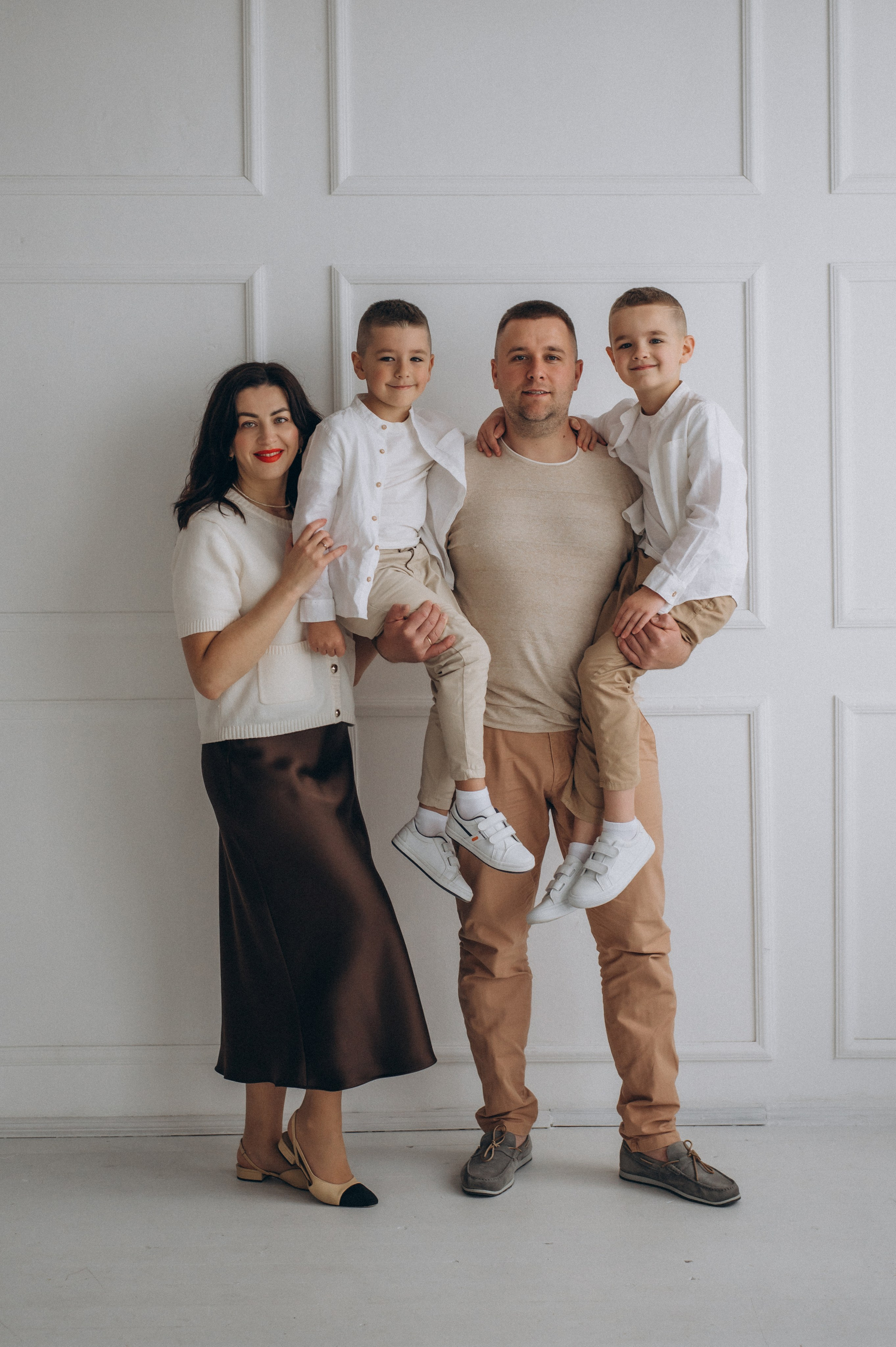 Сімейна фотосесія Тернопіль, сімейний фотограф Тернопіль Львів, зйомка дітей, портретний фотограф Тернопіль, фотосесія Причастя у студії. Сімейний, дитячий та індивідуальний фотограф в м. Тернопіль, м. Львів