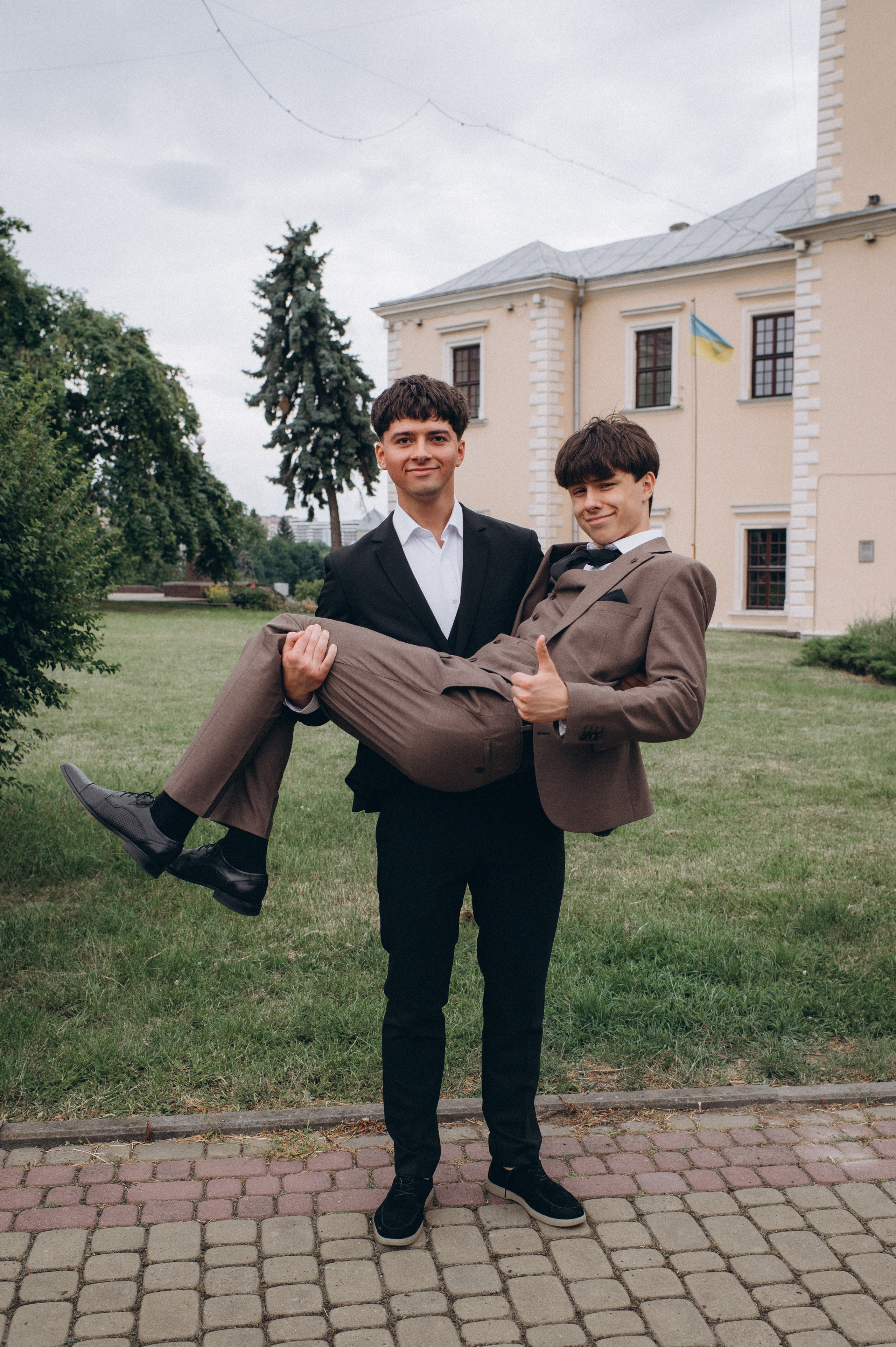 Випускники 2025, фотосесія випускного Тернопіль, фотосесія випускників Тернопіль, зйомка випускного, фотосесія випускного. Сімейний, дитячий та індивідуальний фотограф в м. Тернопіль, м. Львів