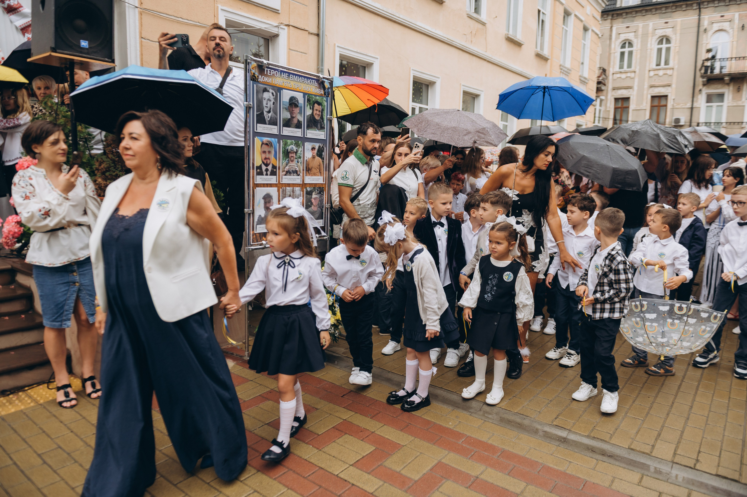 Перший дзвоник у Тернополі, фотосесія першокласників
