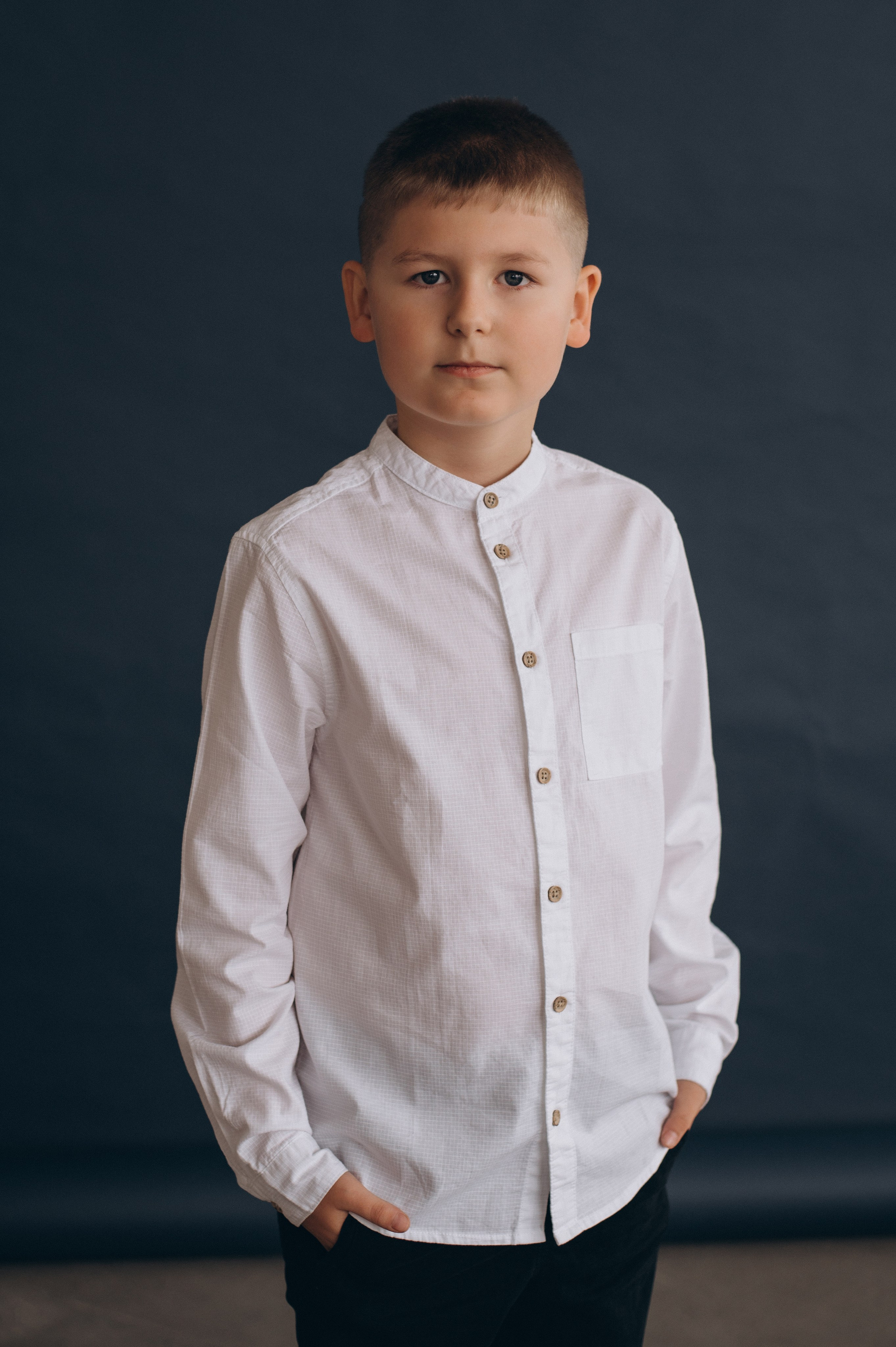 Фотосесія школярів у студії на шкільні фотоальбоми віньєтки Тернопіль, фотосесія випускників Тернопіль, шкільні фотокниги Тернопіль. Сімейний, дитячий та індивідуальний фотограф в м. Тернопіль, м. Львів