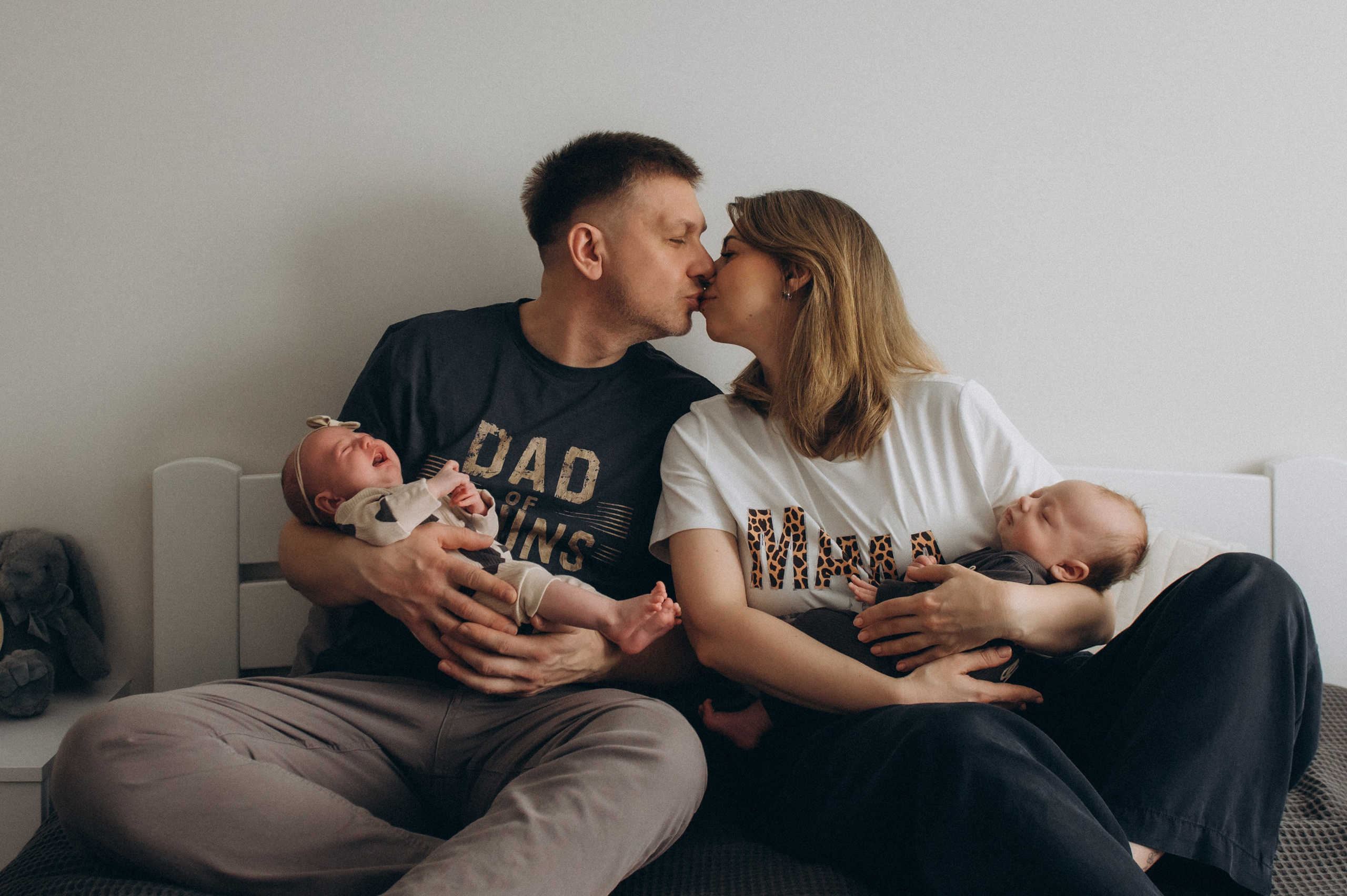 Сімейна фотосесія вдома Тернопіль, сімейний фотограф Львів Тернопіль, сімейна фотосесія Тернопіль, фотосесія двійні, зйомка близнюків. Сімейний, дитячий та індивідуальний фотограф в м. Тернопіль, м. Львів