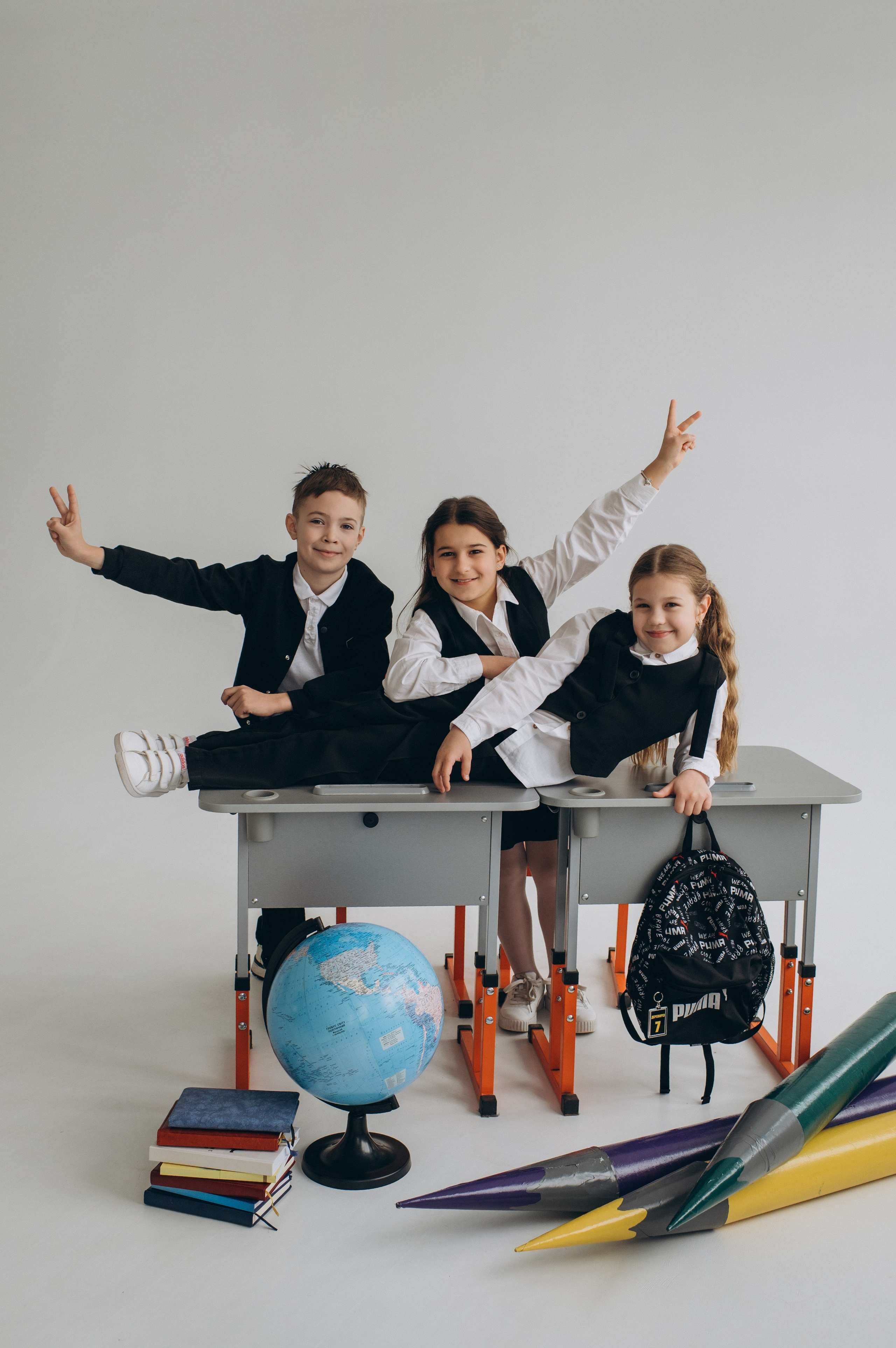 Фотосесія школярів у студії на шкільні фотоальбоми віньєтки Тернопіль, фотосесія випускників Тернопіль, шкільні фотокниги Тернопіль. Сімейний, дитячий та індивідуальний фотограф в м. Тернопіль, м. Львів