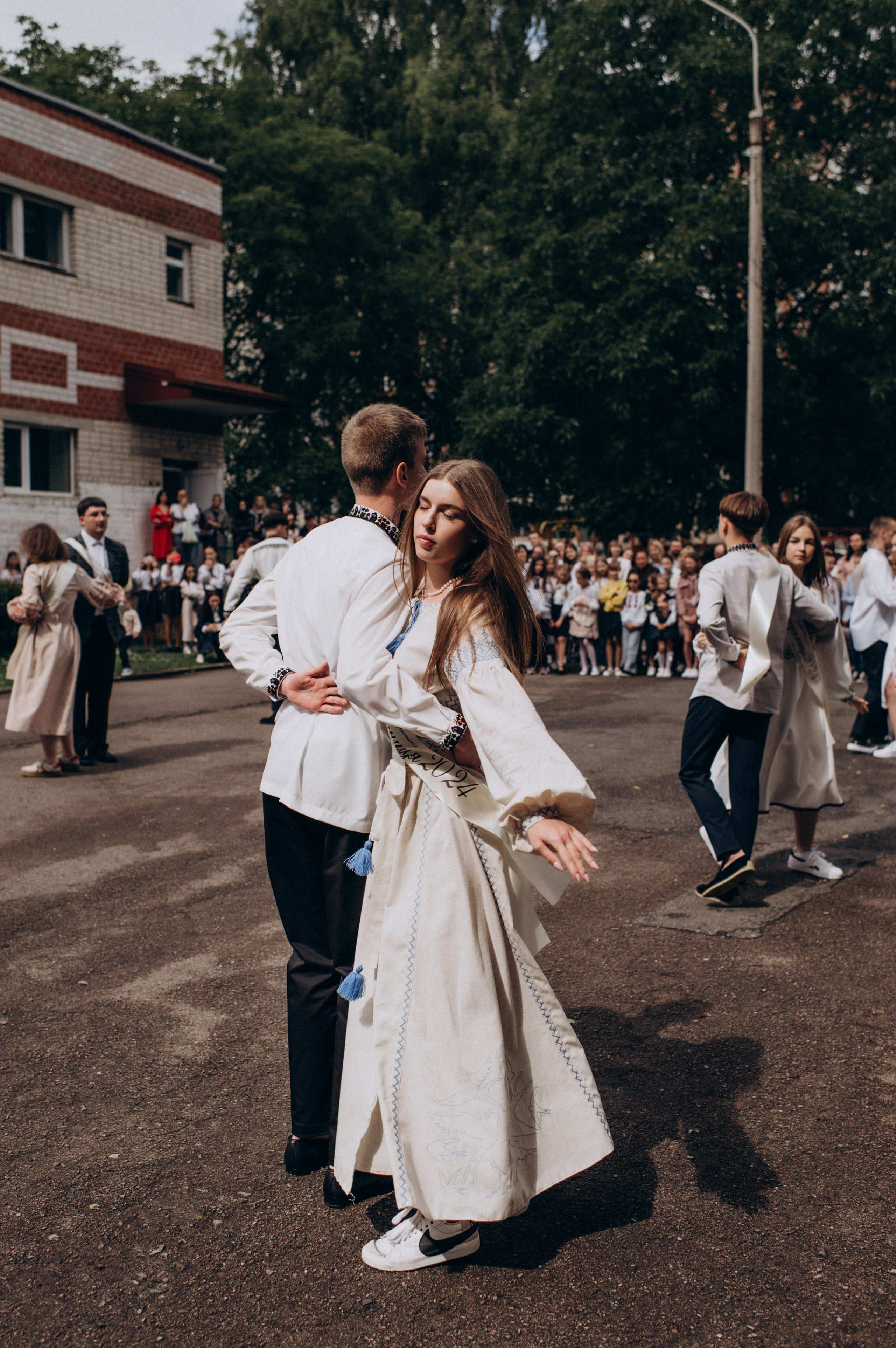 Фотосесія останнього дзвоника, фотосесія випускників Тернопіль, випускний 2024. Сімейний, дитячий та індивідуальний фотограф в м. Тернопіль, м. Львів