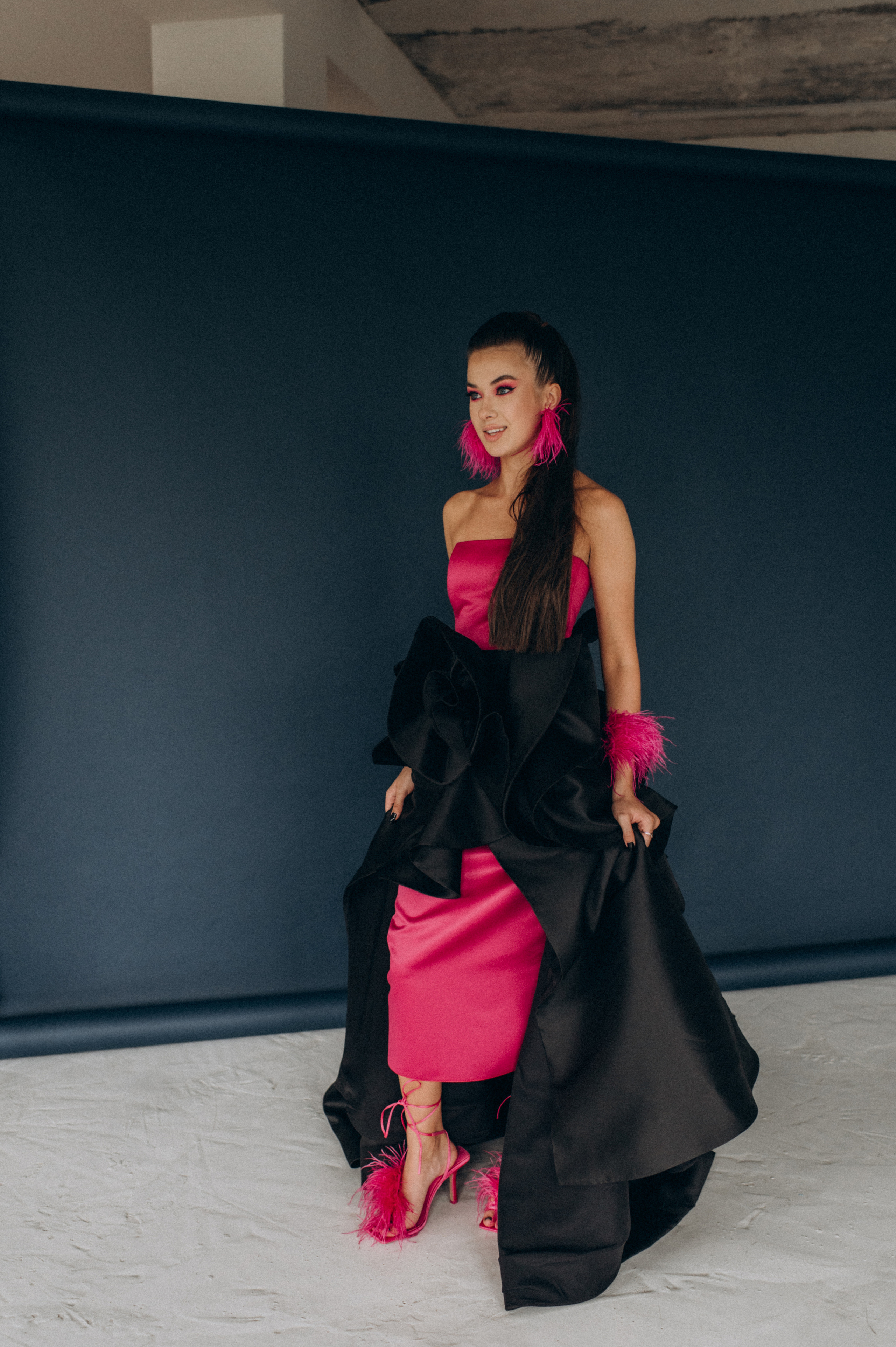 Випускниця, зйомка у студії, фотосесія випускного Тернопіль Львів. Сімейний, дитячий та індивідуальний фотограф в м. Тернопіль, м. Львів