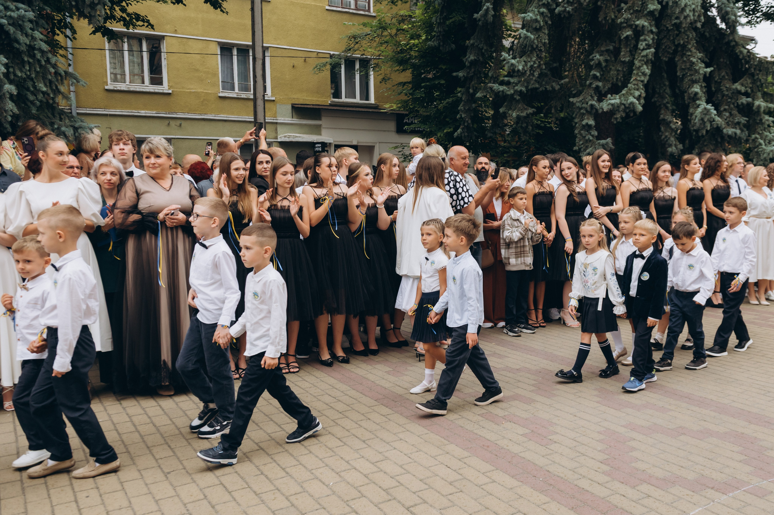 Перший дзвоник у Тернополі, фотосесія першокласників