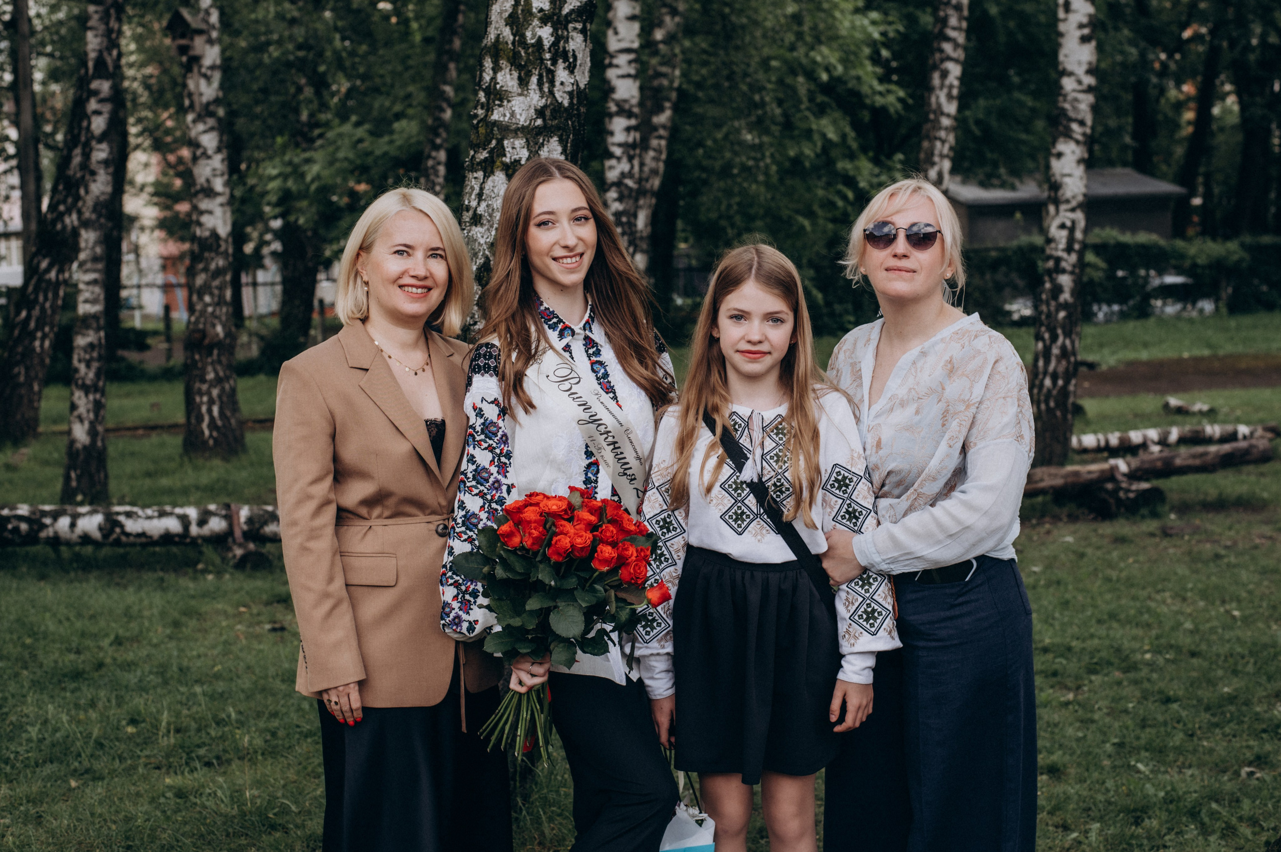 Фотосесія останнього дзвоника, фотосесія випускників Тернопіль, випускний 2024. Сімейний, дитячий та індивідуальний фотограф в м. Тернопіль, м. Львів