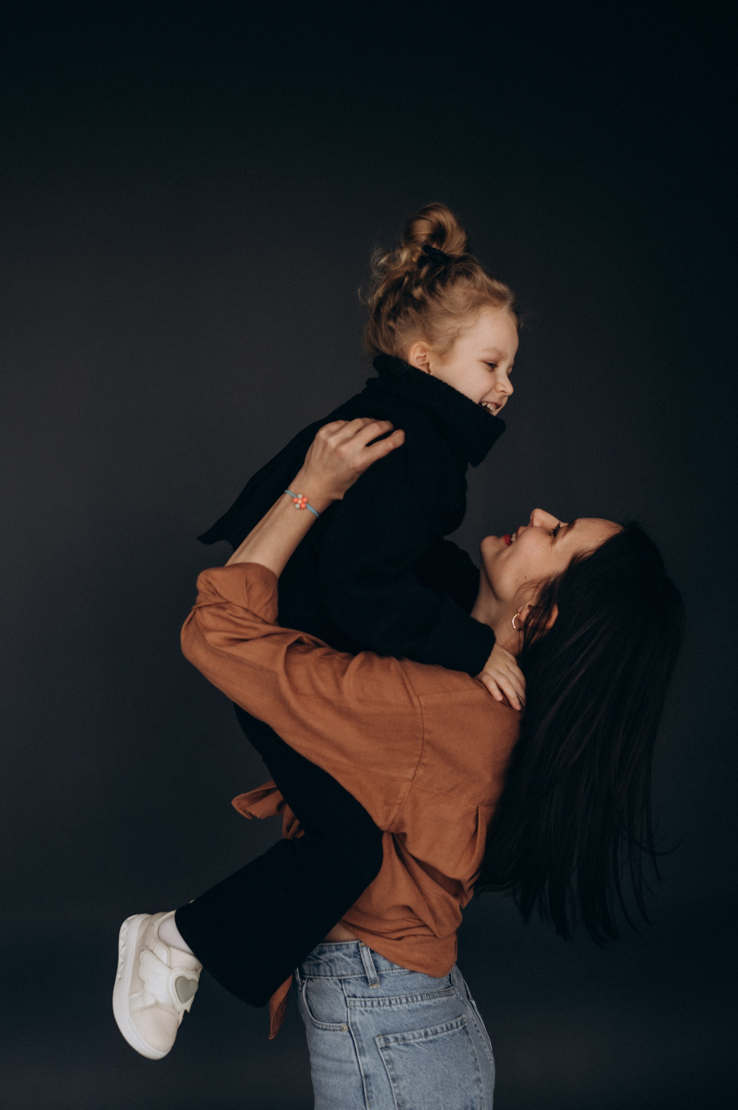 Сімейна фотосесія у студії, зйомка мами і дитини фотосесія Тернопіль Львів. Сімейний, дитячий та індивідуальний фотограф в м. Тернопіль, м. Львів