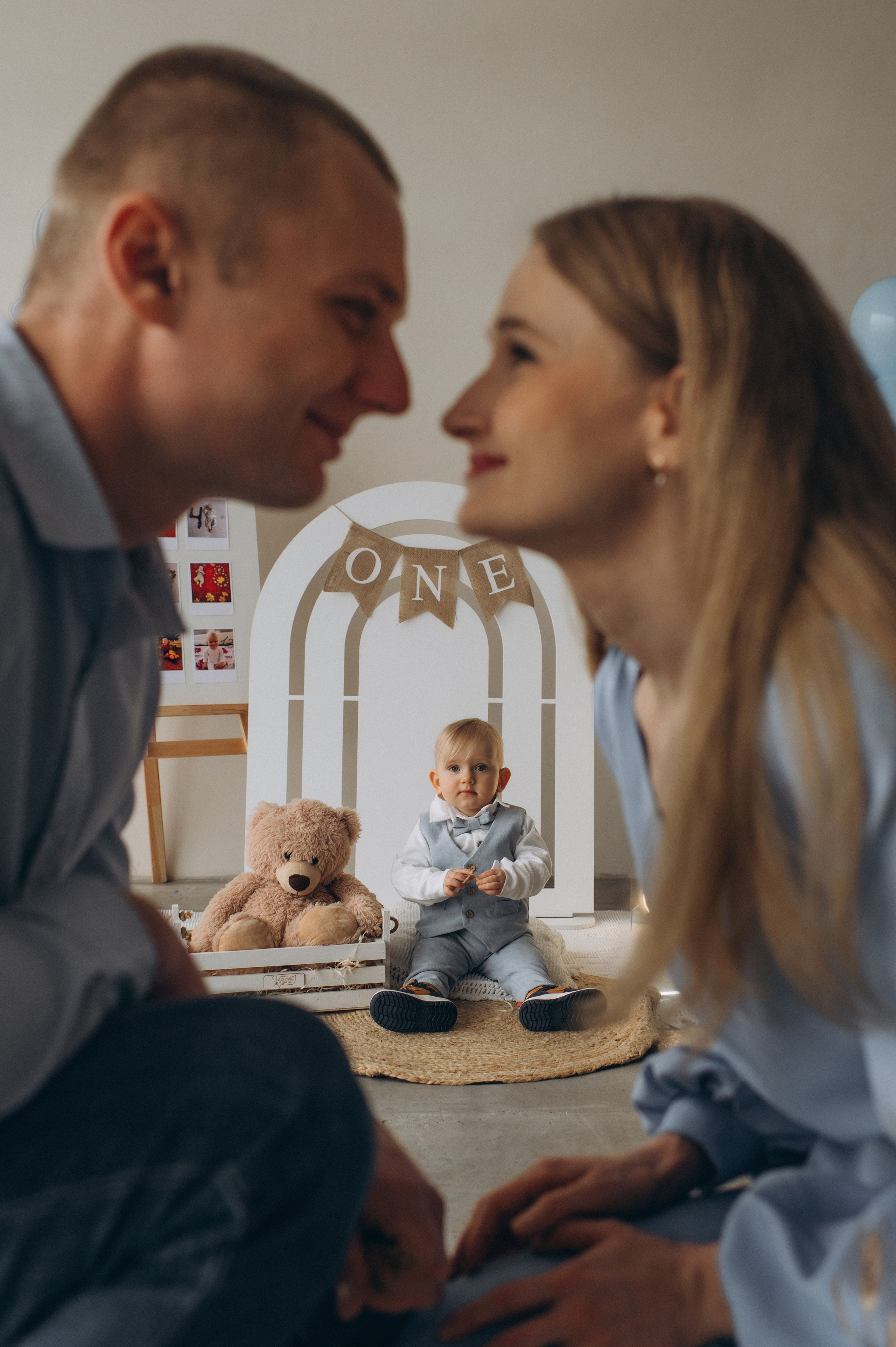 Зйомка дня народження дитини, фотосесія 1 рік Тернопіль, сімейний фотограф Тернопіль, сімейна фотосесія Тернопіль, перший тортик малюка. Сімейний, дитячий та індивідуальний фотограф в м. Тернопіль, м. Львів