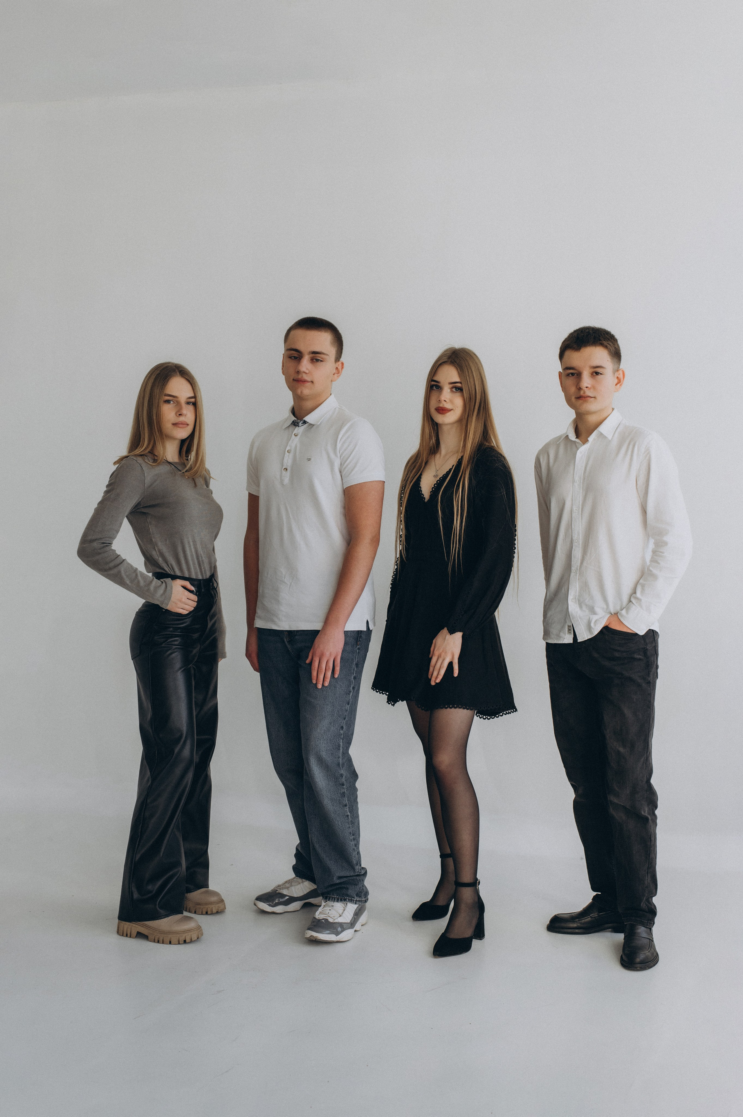 Фотосесія випускників, фотосесія на віньєтки Тернопіль, випускники Тернопіль, випуск 2025. Сімейний, дитячий та індивідуальний фотограф в м. Тернопіль, м. Львів