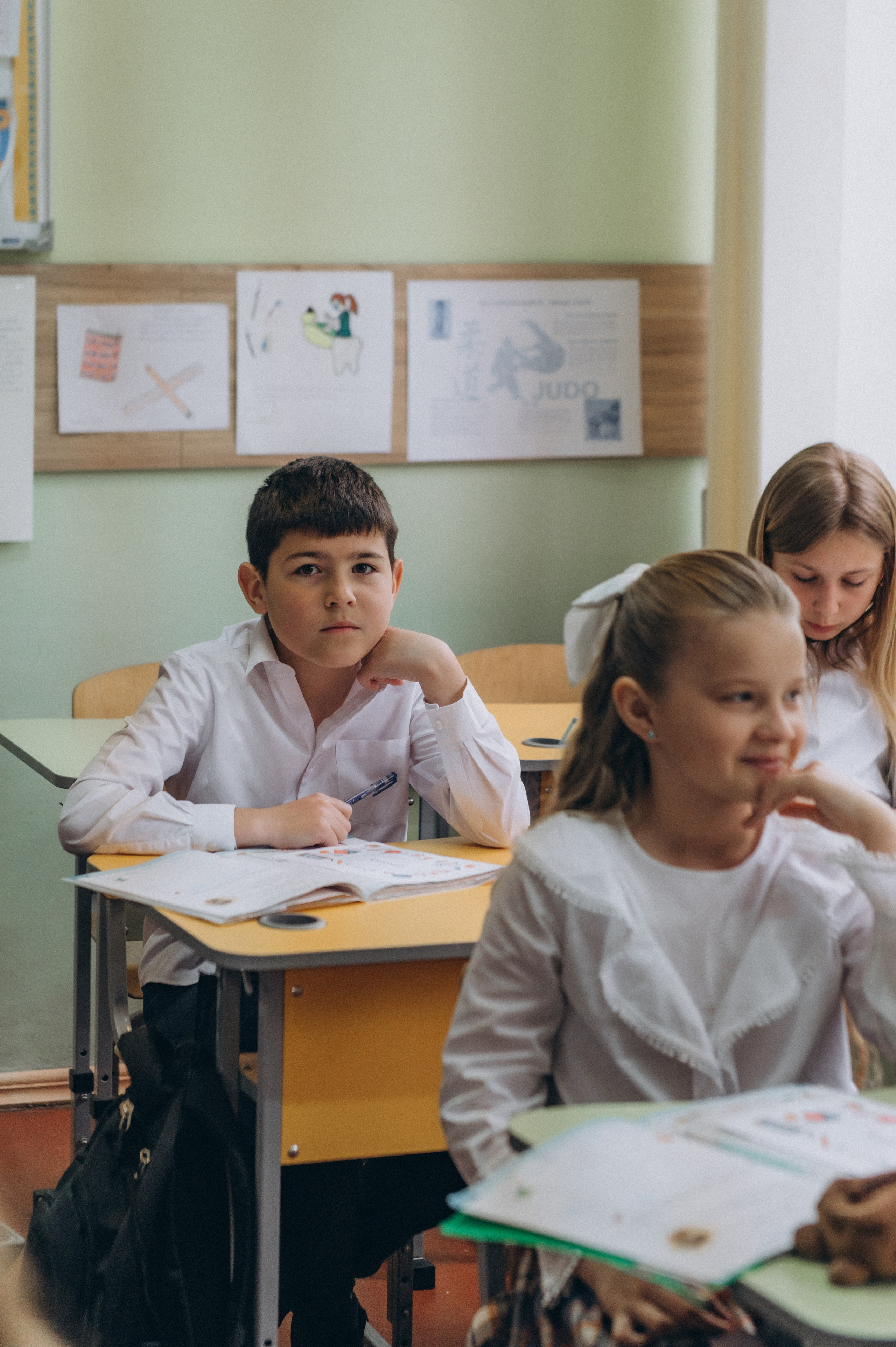 Шкільна фотосесія на віньєтки Тернопіль, фотосесія випускників Тернопіль, зйомка на віньєтки, шкільні фотоальбоми Тернопіль. Сімейний, дитячий та індивідуальний фотограф в м. Тернопіль, м. Львів