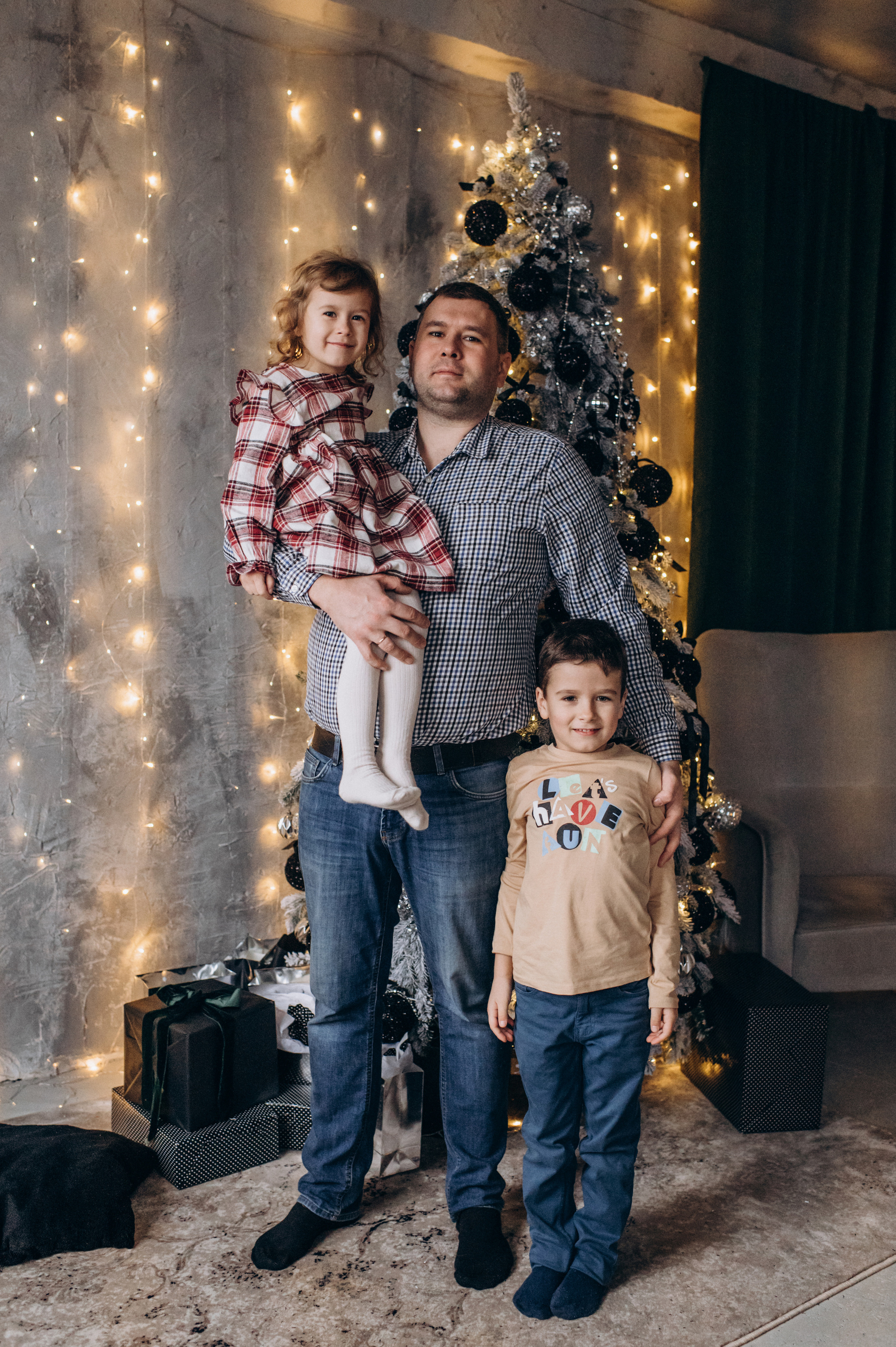 Новорічна сімейна зйомка у студії. Сімейний, дитячий та індивідуальний фотограф в м. Тернопіль, м. Львів