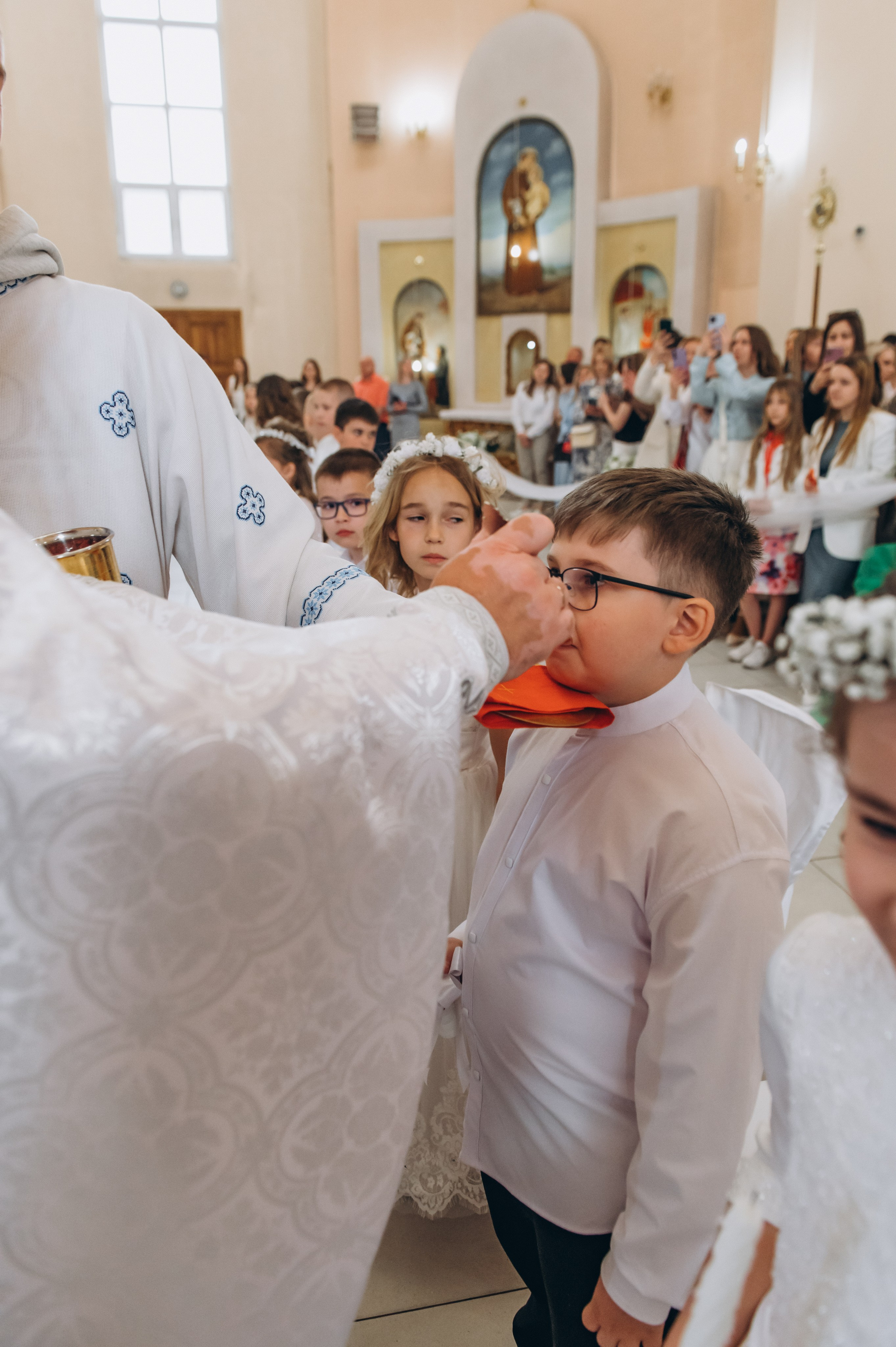 Фотосесія Причастя Тернопіль, зйомка Причастя, фотограф на Причастя Тернопіль, Причастя Львів, церква Петра і Павла. Сімейний, дитячий та індивідуальний фотограф в м. Тернопіль, м. Львів