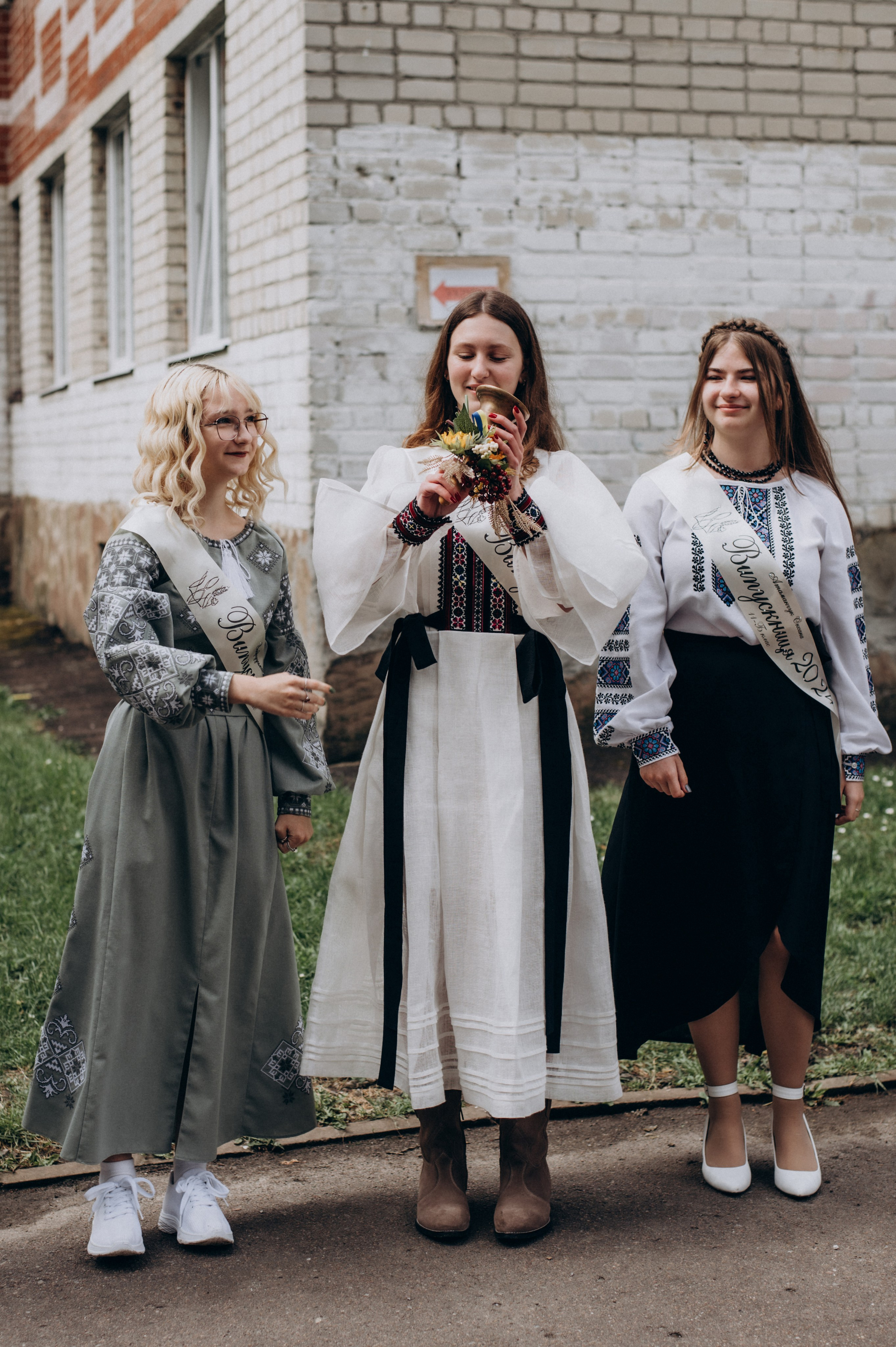 Фотосесія останнього дзвоника, фотосесія випускників Тернопіль, випускний 2024. Сімейний, дитячий та індивідуальний фотограф в м. Тернопіль, м. Львів