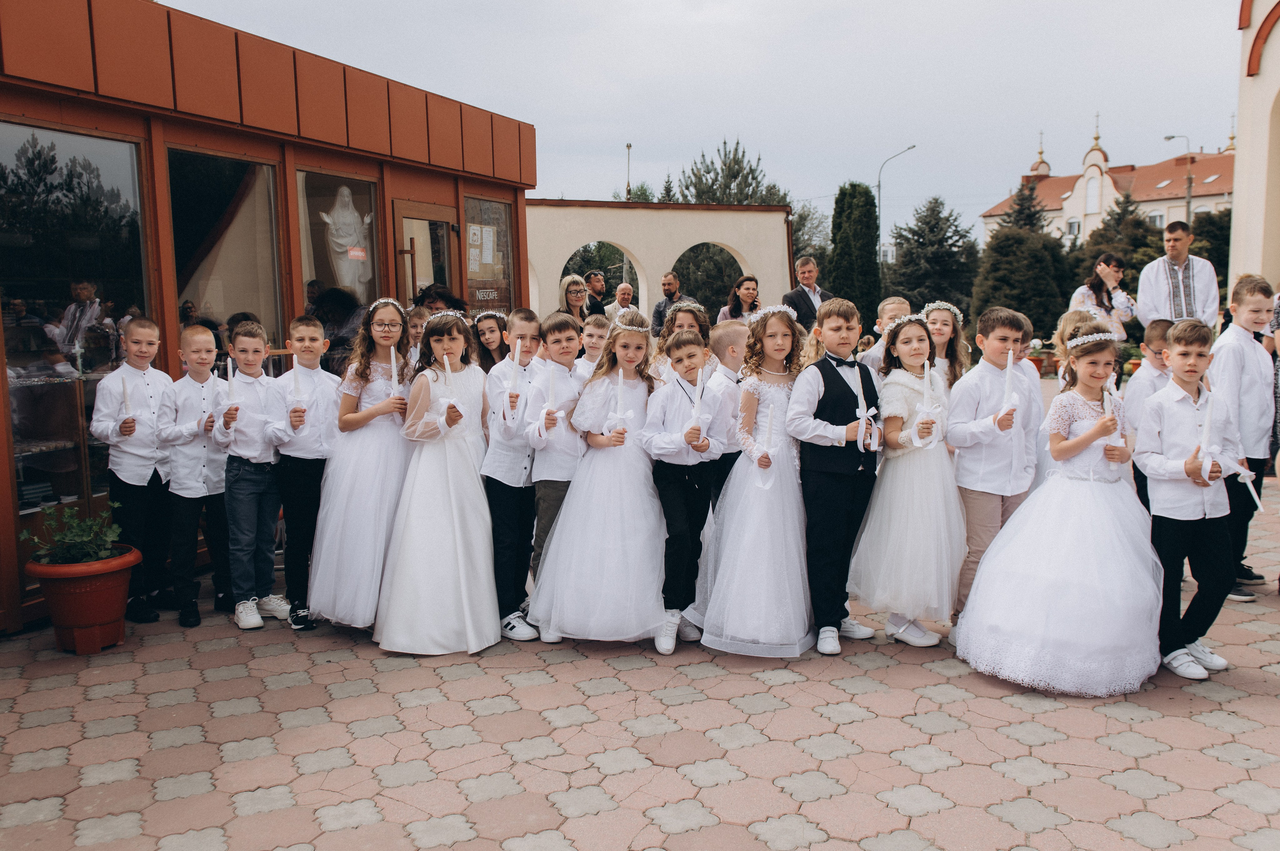 Фотосесія Причастя Тернопіль, зйомка Причастя, фотограф на Причастя Тернопіль, Причастя Львів, церква Петра і Павла. Сімейний, дитячий та індивідуальний фотограф в м. Тернопіль, м. Львів