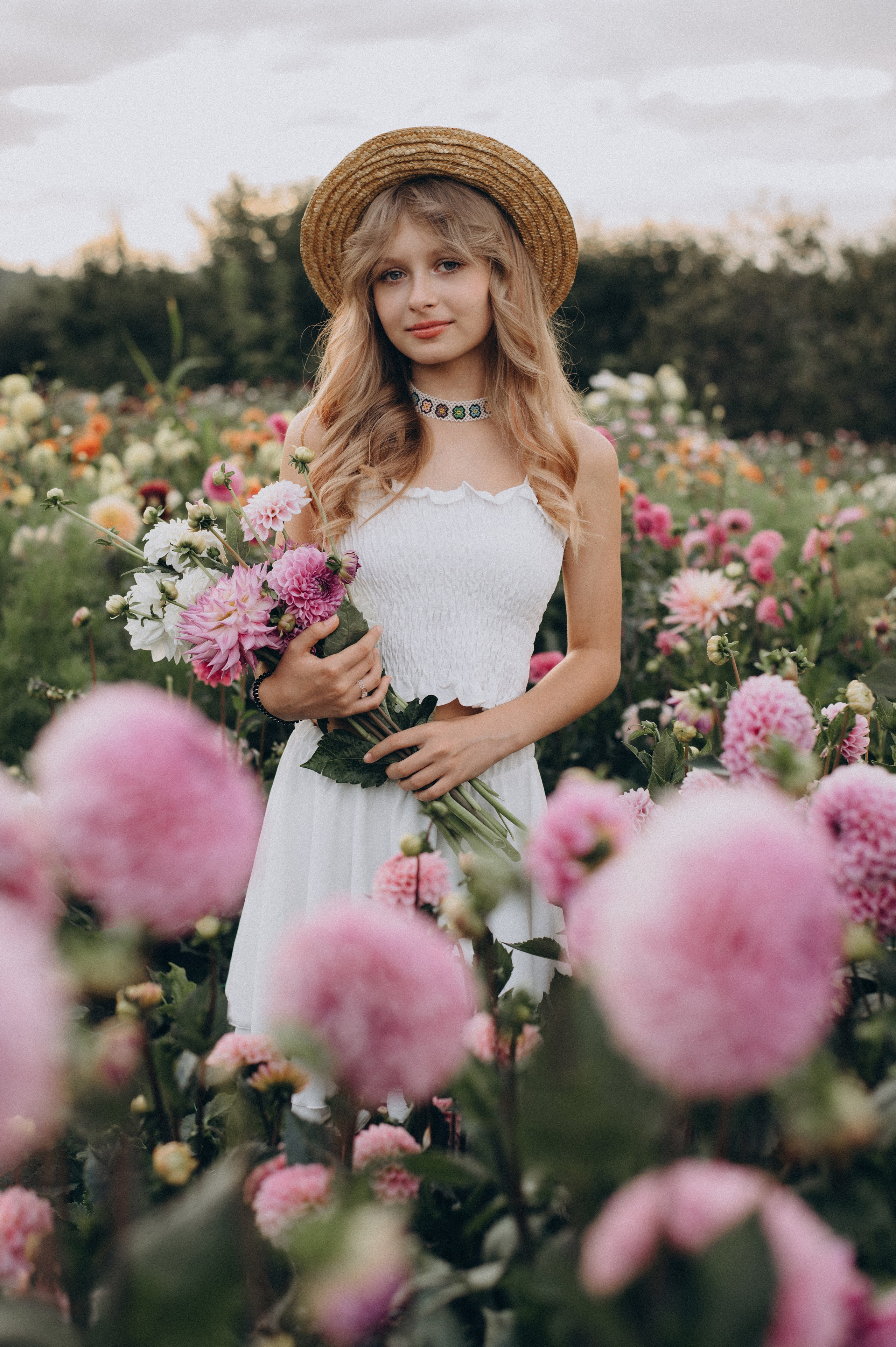 Сімейна фотосесія мами і доньки, сімейний фотограф Тернопіль, портретний фотограф, сімейна фотосесія Тернопіль, фотосесія в жоржинах. Сімейний, дитячий та індивідуальний фотограф в м. Тернопіль, м. Львів