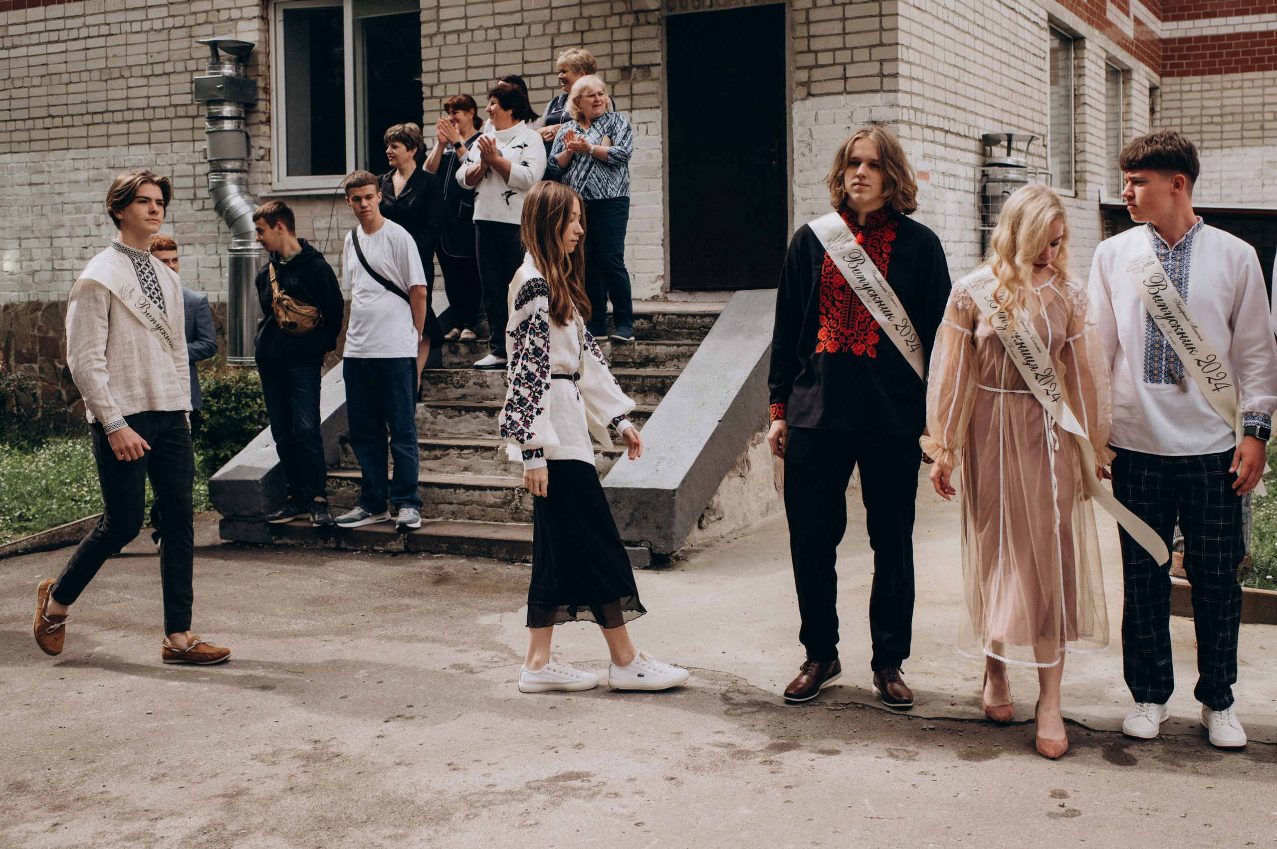 Фотосесія останнього дзвоника, фотосесія випускників Тернопіль, випускний 2024. Сімейний, дитячий та індивідуальний фотограф в м. Тернопіль, м. Львів