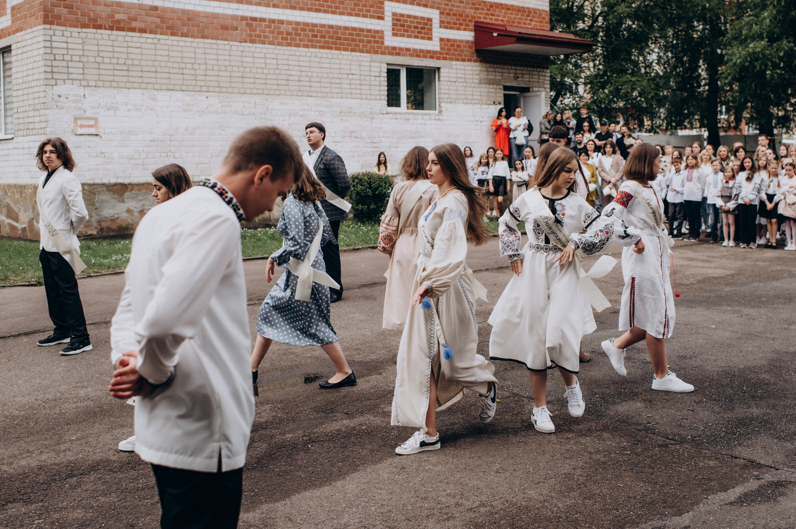 Фотосесія останнього дзвоника, фотосесія випускників Тернопіль, випускний 2024. Сімейний, дитячий та індивідуальний фотограф в м. Тернопіль, м. Львів