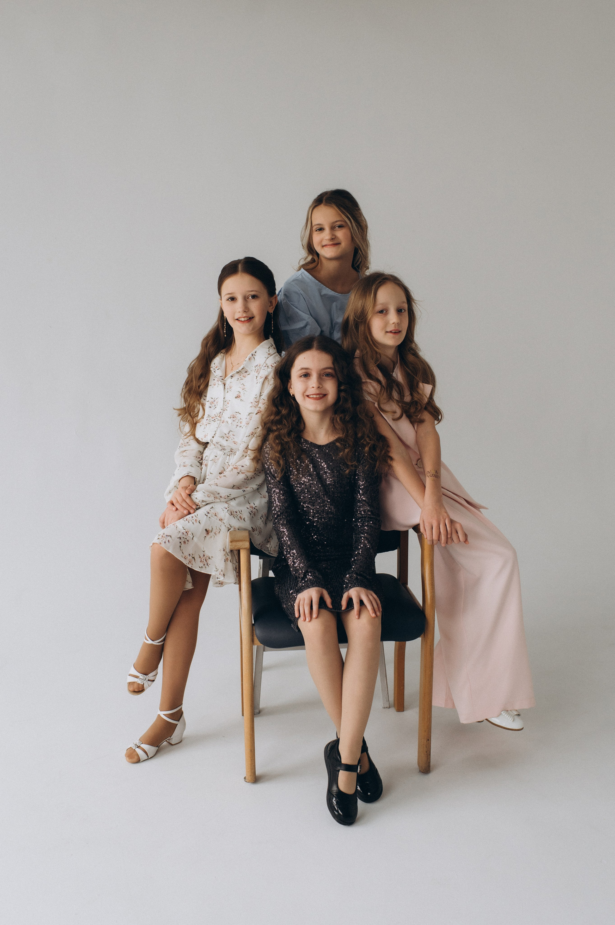 Шкільна фотосесія на віньєтки Тернопіль, шкільні альбоми, фотосесія випускників Тернопіль, випускний альбом, фотограф випускний Тернопіль. Сімейний, дитячий та індивідуальний фотограф в м. Тернопіль, м. Львів