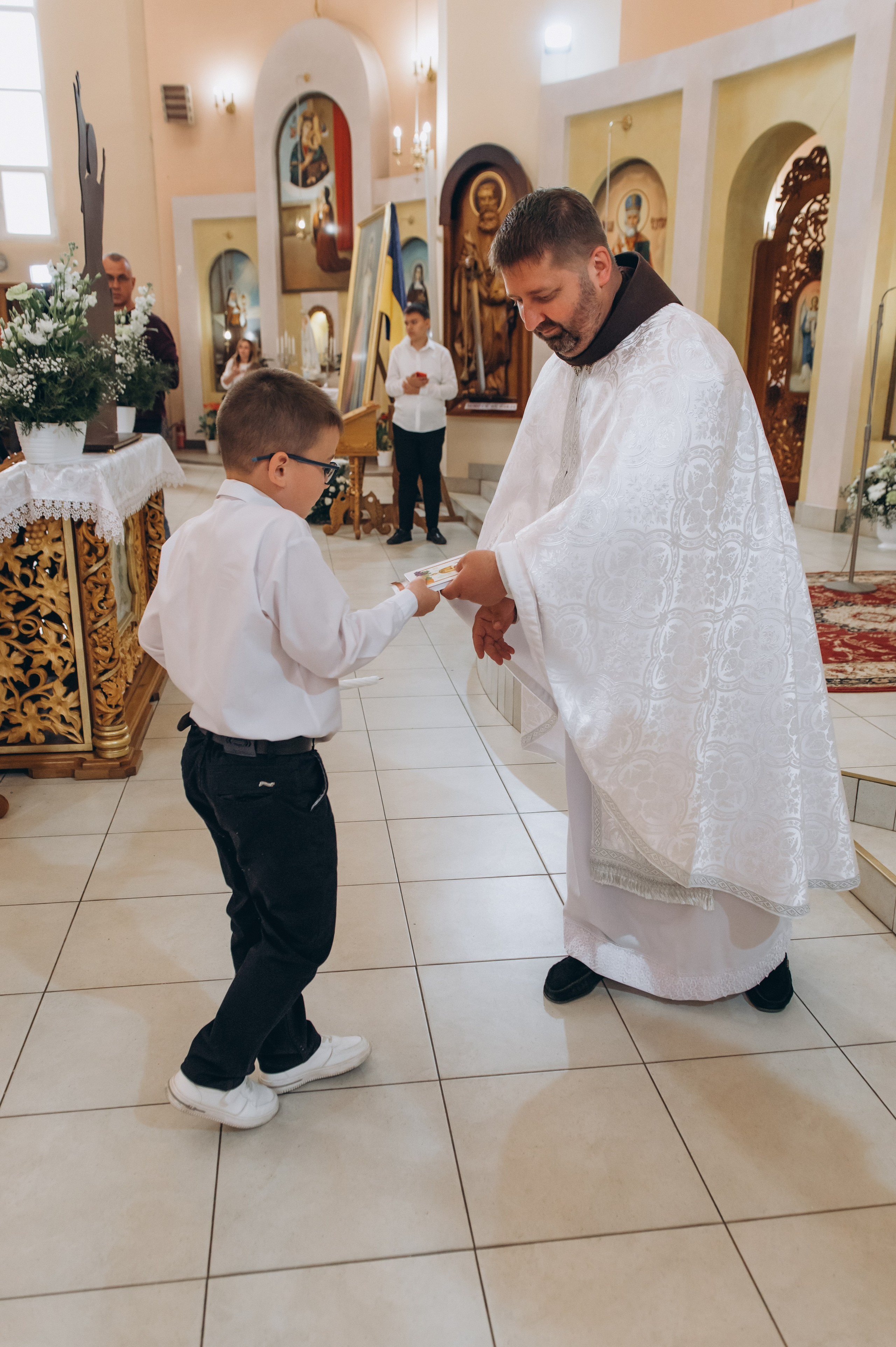 Фотосесія Причастя Тернопіль, зйомка Причастя, фотограф на Причастя Тернопіль, Причастя Львів, церква Петра і Павла. Сімейний, дитячий та індивідуальний фотограф в м. Тернопіль, м. Львів