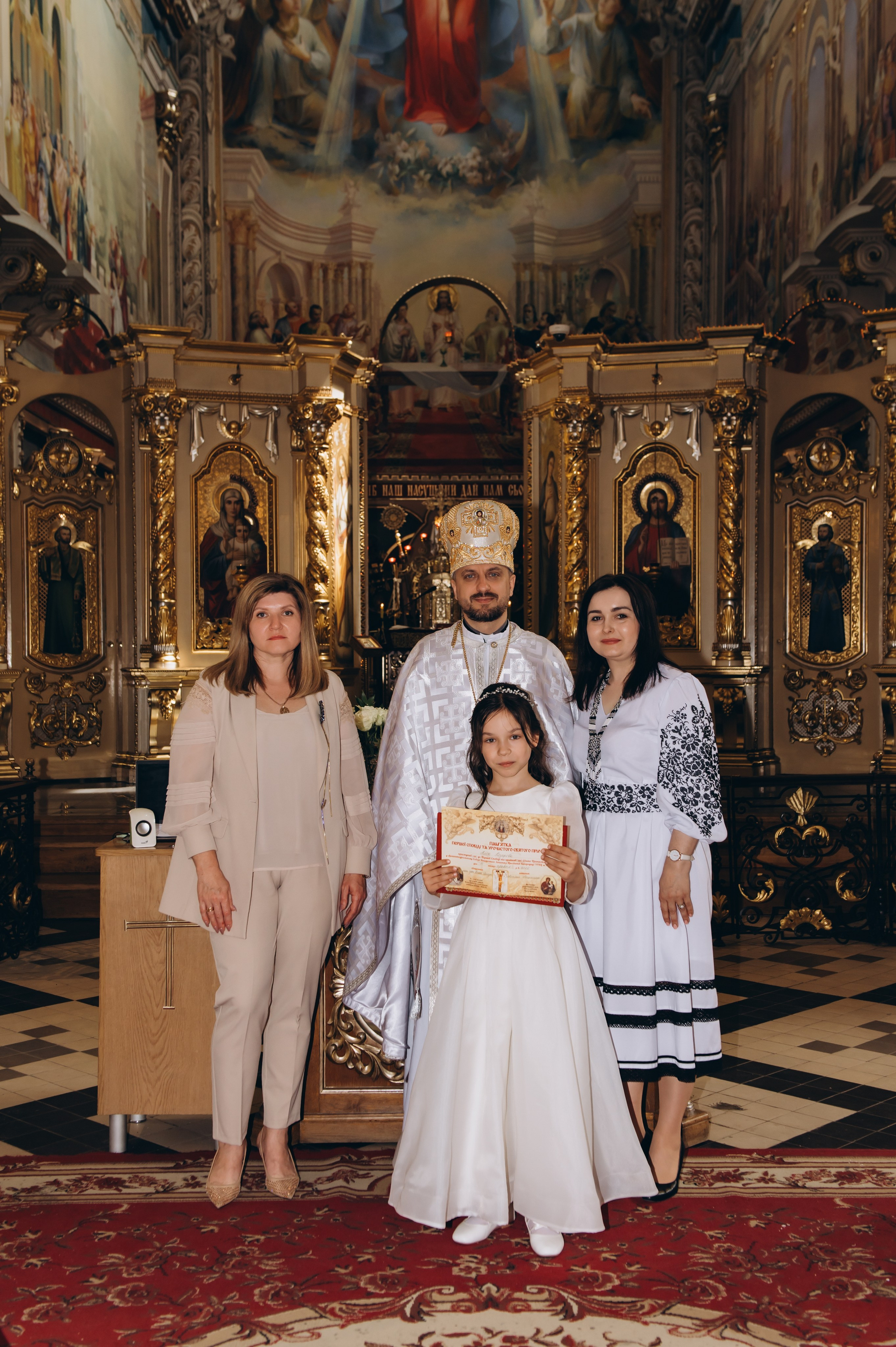Фотосесія Першого Причастя Тернопіль, фотосесія Причастя Тернопіль, Таїнство Першого Причастя Тернопіль, Катедра Причастя Тернопіль. Сімейний, дитячий та індивідуальний фотограф в м. Тернопіль, м. Львів