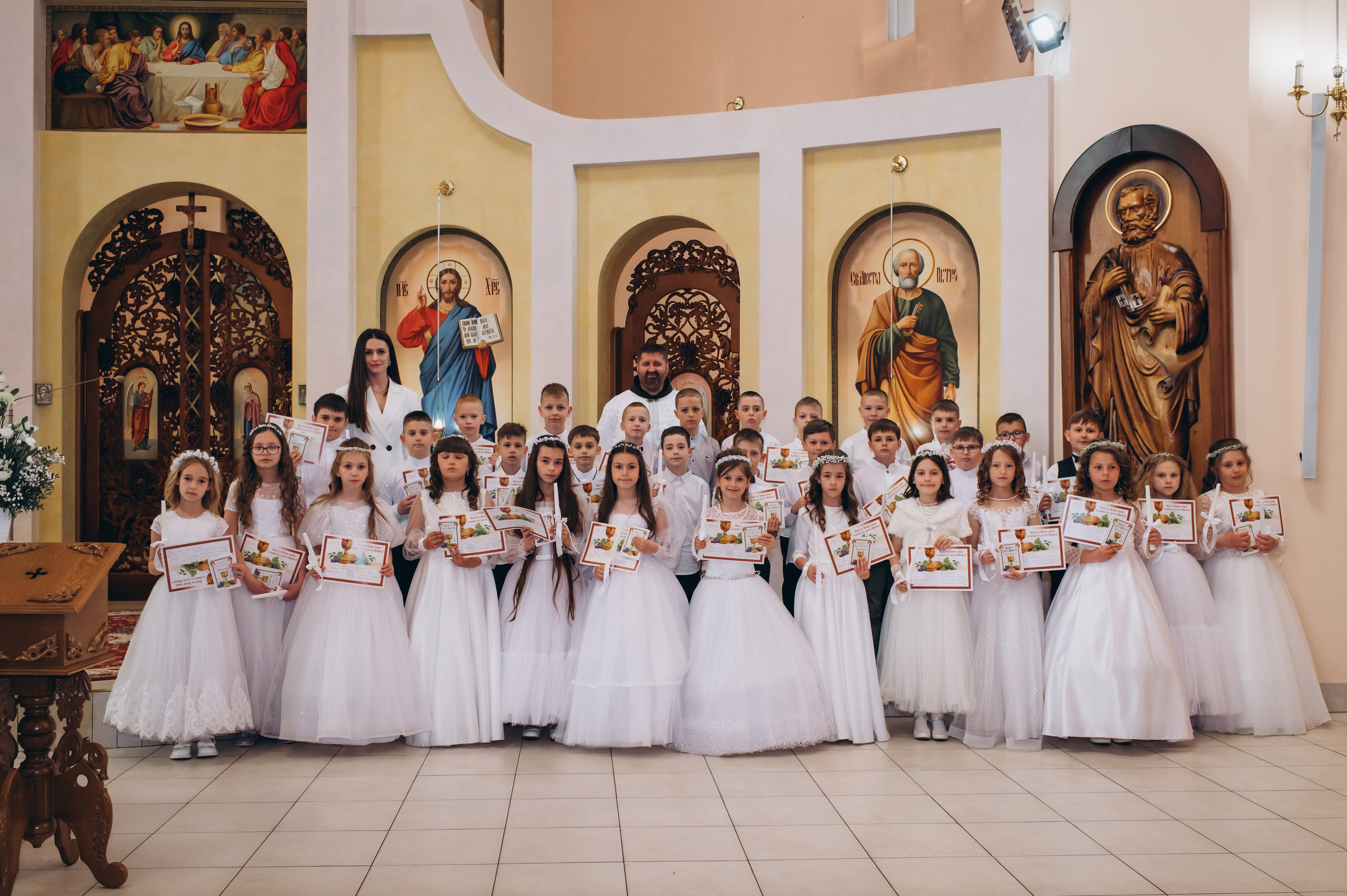 Фотосесія Причастя Тернопіль, зйомка Причастя, фотограф на Причастя Тернопіль, Причастя Львів, церква Петра і Павла. Сімейний, дитячий та індивідуальний фотограф в м. Тернопіль, м. Львів