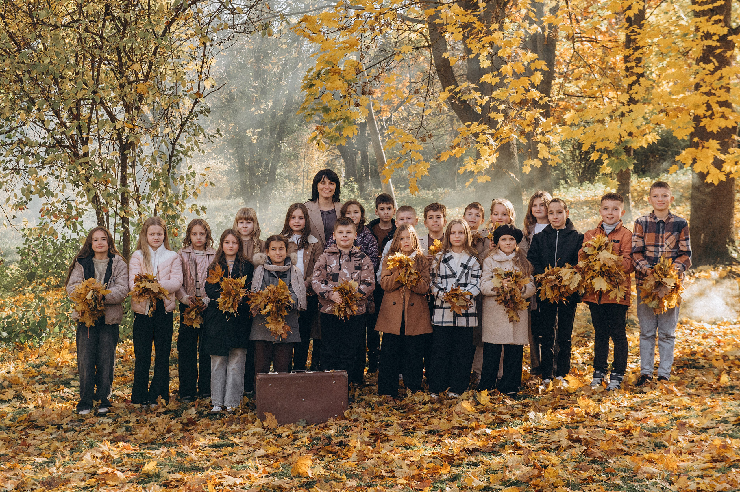 Осіння фотосесія 4 класу на віньєтки, випускні фотоальбоми Тернопіль, фотосесія випускників Тернопіль, шкільний випускний альбом Тернопіль. Сімейний, дитячий та індивідуальний фотограф в м. Тернопіль, м. Львів