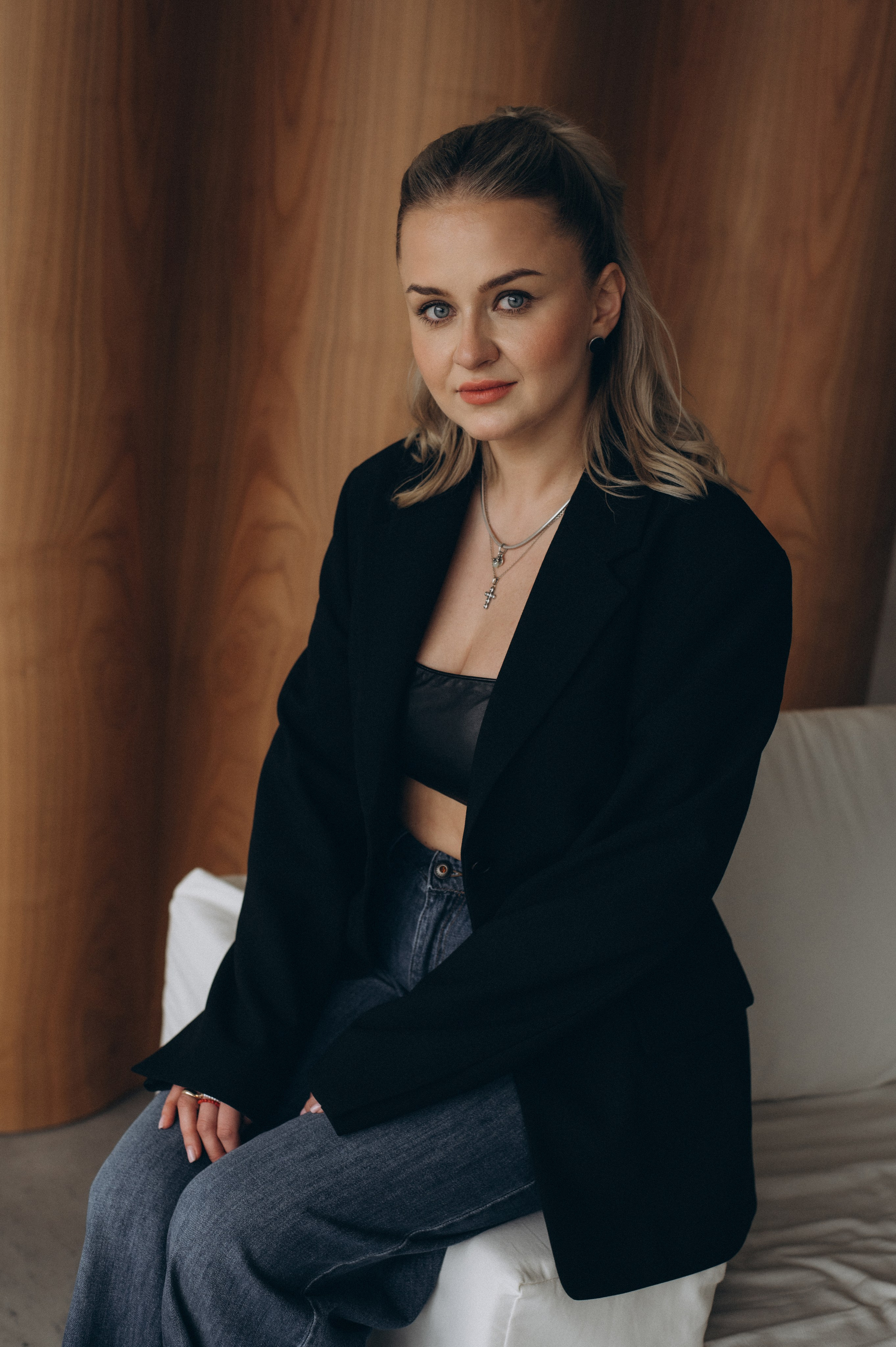 Індивідуальна фотосесія Тернопіль, портретний фотограф Тернопіль, портретна фотосесія, фотосесія у студії, фотосесія лікаря ендокринолога. Сімейний, дитячий та індивідуальний фотограф в м. Тернопіль, м. Львів