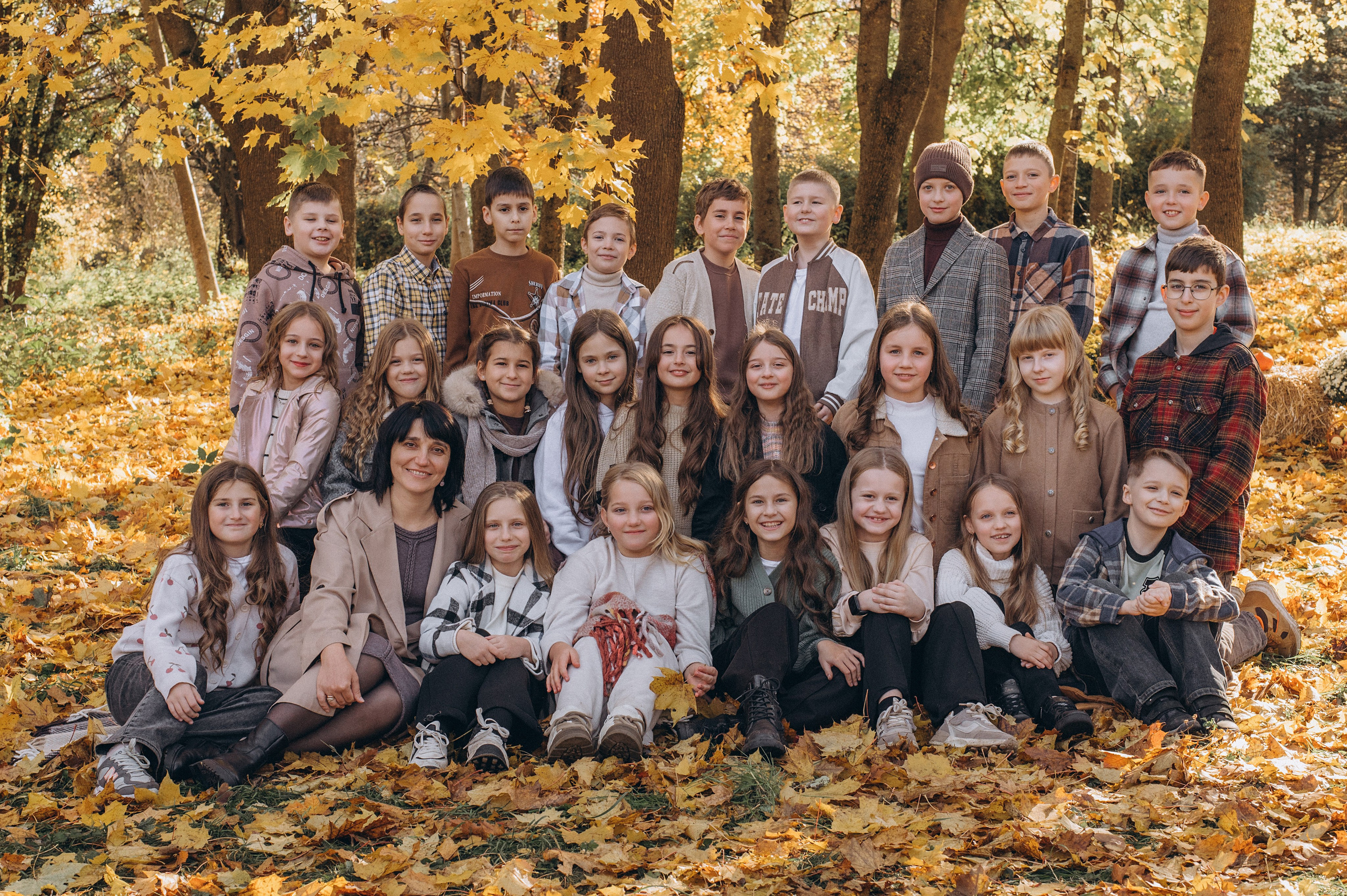 Осіння фотосесія 4 класу на віньєтки, випускні фотоальбоми Тернопіль, фотосесія випускників Тернопіль, шкільний випускний альбом Тернопіль. Сімейний, дитячий та індивідуальний фотограф в м. Тернопіль, м. Львів