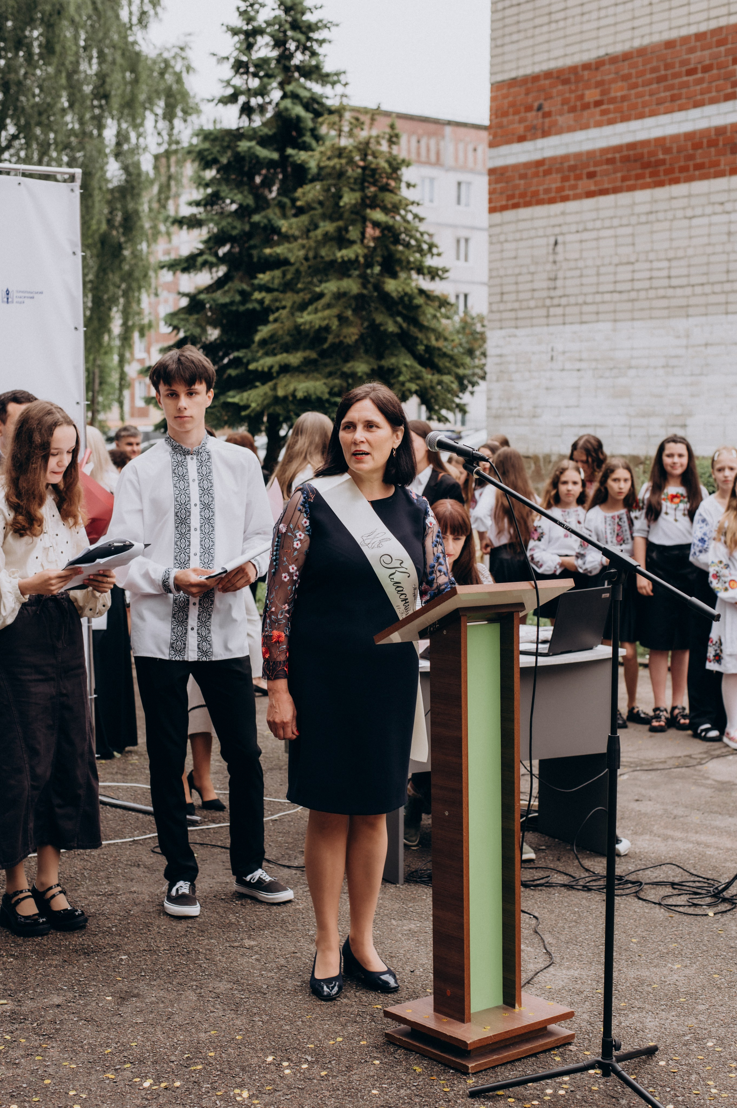 Фотосесія останнього дзвоника, фотосесія випускників Тернопіль, випускний 2024. Сімейний, дитячий та індивідуальний фотограф в м. Тернопіль, м. Львів