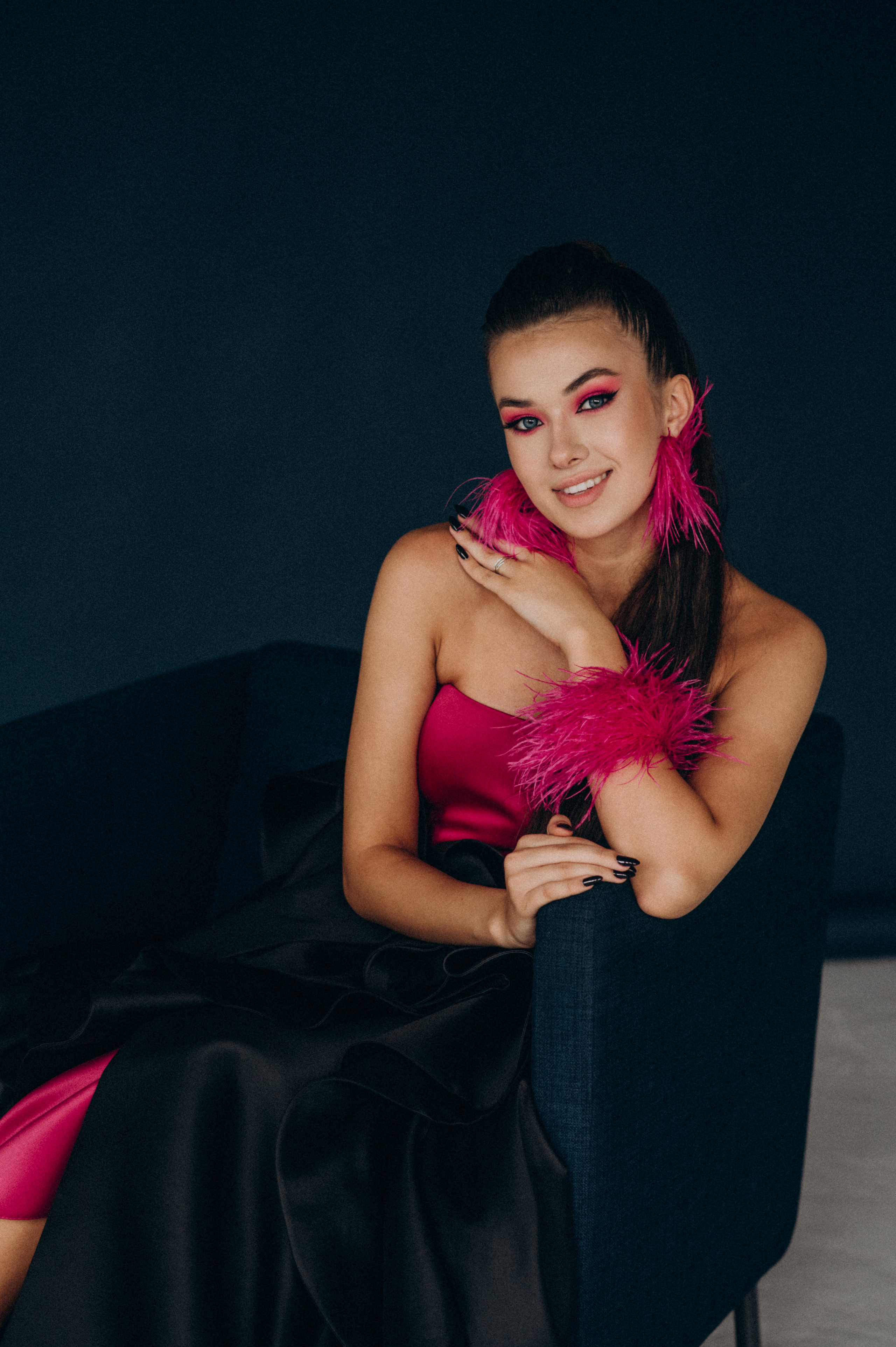 Випускниця, зйомка у студії, фотосесія випускного Тернопіль Львів. Сімейний, дитячий та індивідуальний фотограф в м. Тернопіль, м. Львів