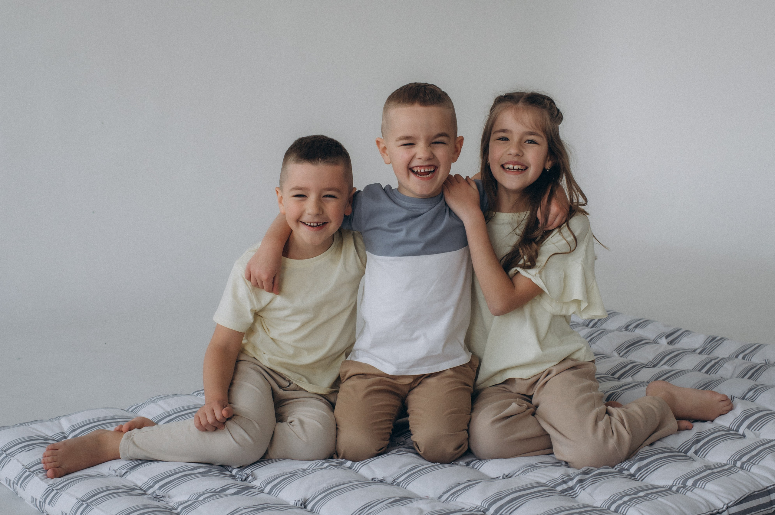 Сімейна фотосесія Тернопіль, сімейний фотограф Тернопіль Львів, зйомка дітей, портретний фотограф Тернопіль, фотосесія Причастя у студії. Сімейний, дитячий та індивідуальний фотограф в м. Тернопіль, м. Львів