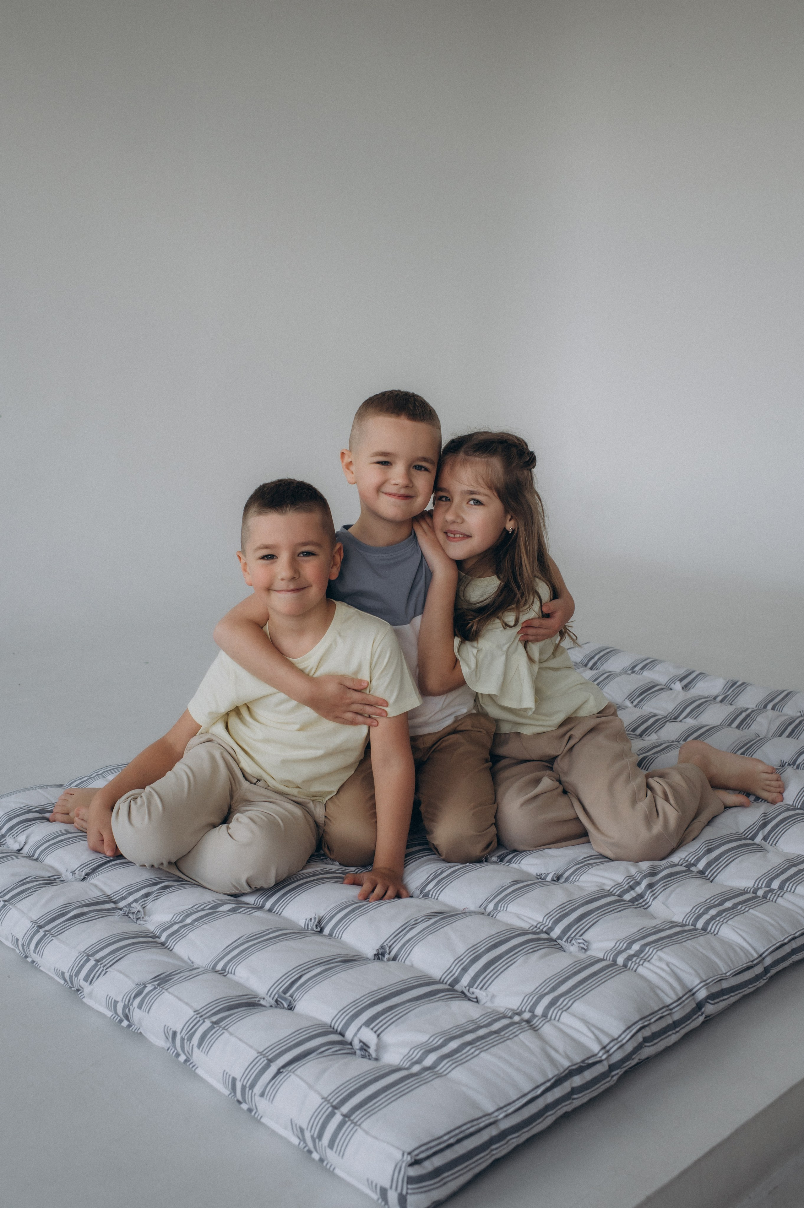 Сімейна фотосесія Тернопіль, сімейний фотограф Тернопіль Львів, зйомка дітей, портретний фотограф Тернопіль, фотосесія Причастя у студії. Сімейний, дитячий та індивідуальний фотограф в м. Тернопіль, м. Львів