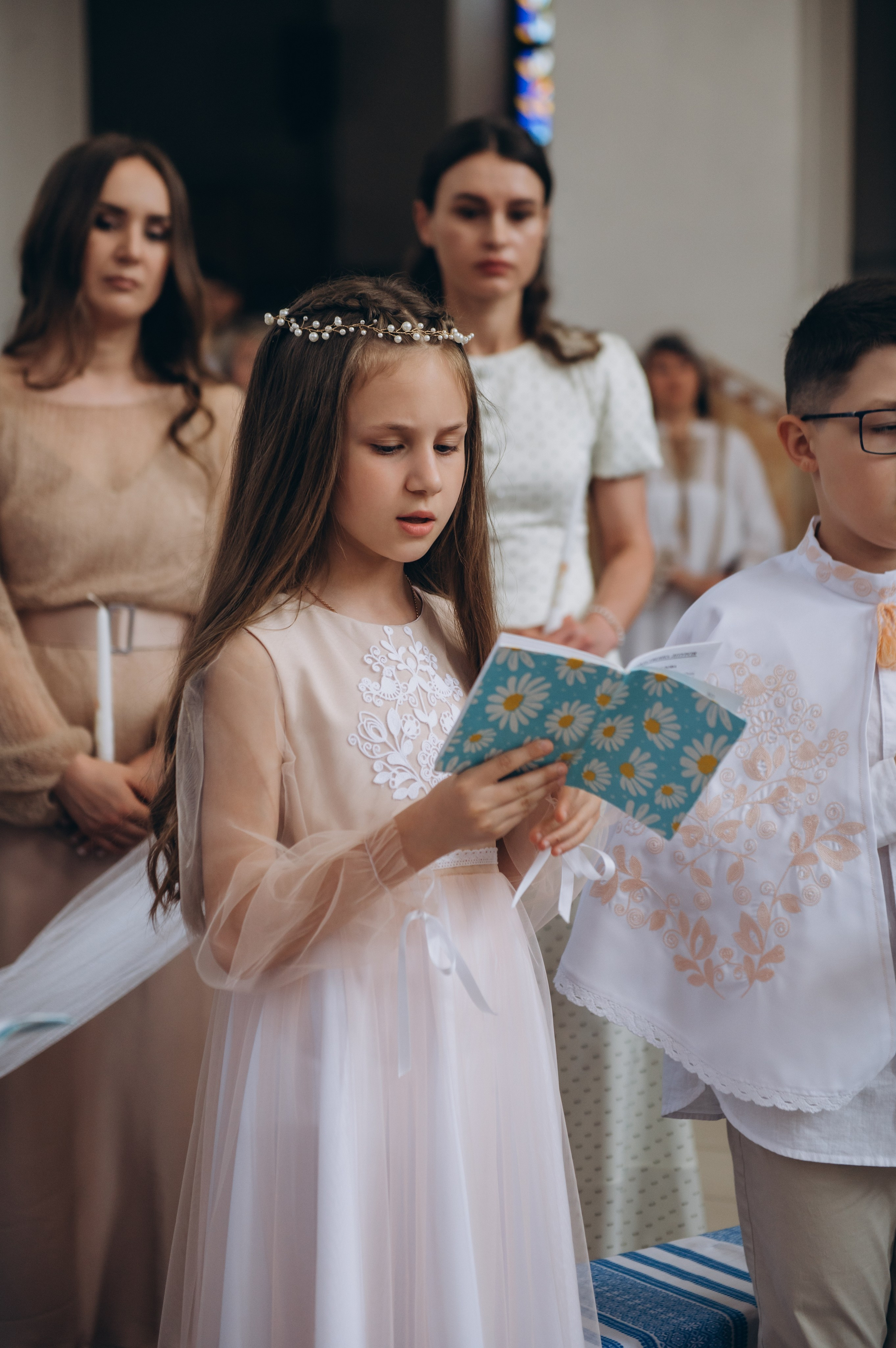 Фотосесія Причастя Тернопіль церква Св Михаїла, фотограф на Причастя Тернопіль, фотосесія Літургії Причастя Тернопіль. Сімейний, дитячий та індивідуальний фотограф в м. Тернопіль, м. Львів