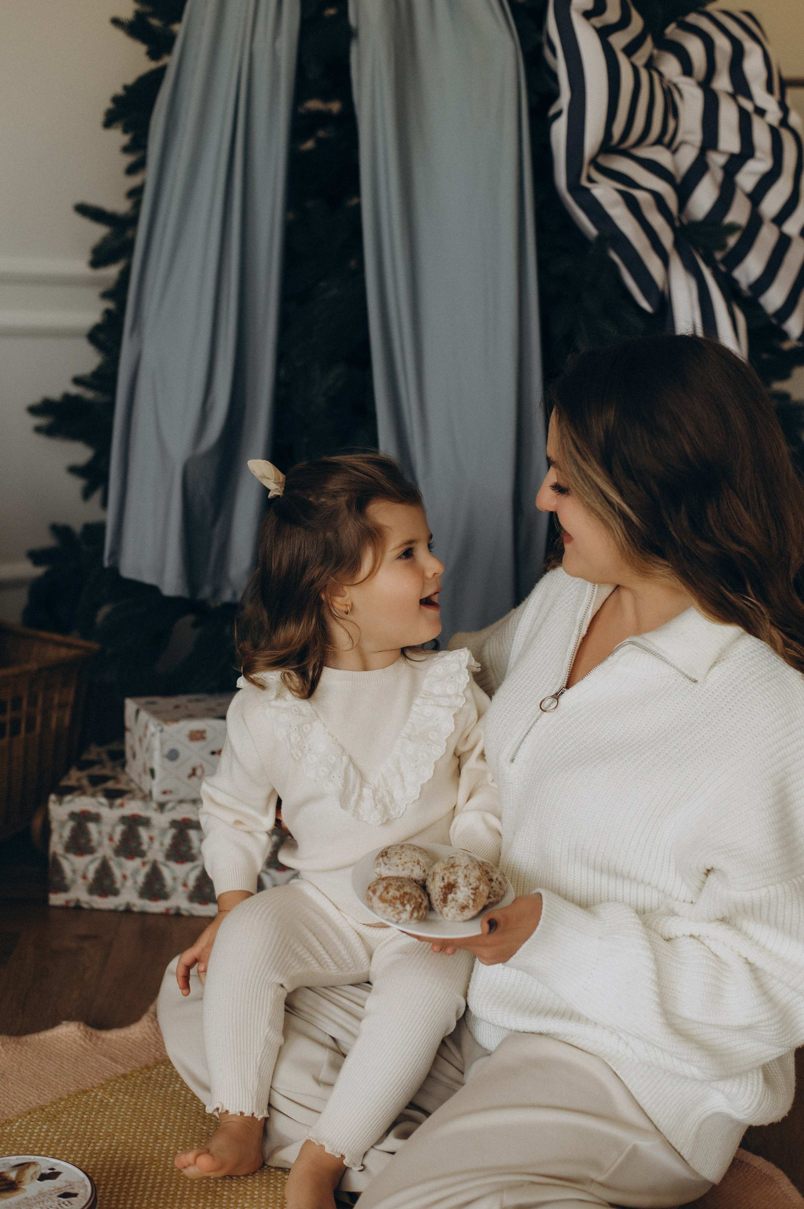 Фотосесія мами і донечки Тернопіль, сімейний фотограф Тернопіль, фотосесія мами і дитини Тернопіль, новорічна фотосесія Тернопіль. Сімейний, дитячий та індивідуальний фотограф в м. Тернопіль, м. Львів