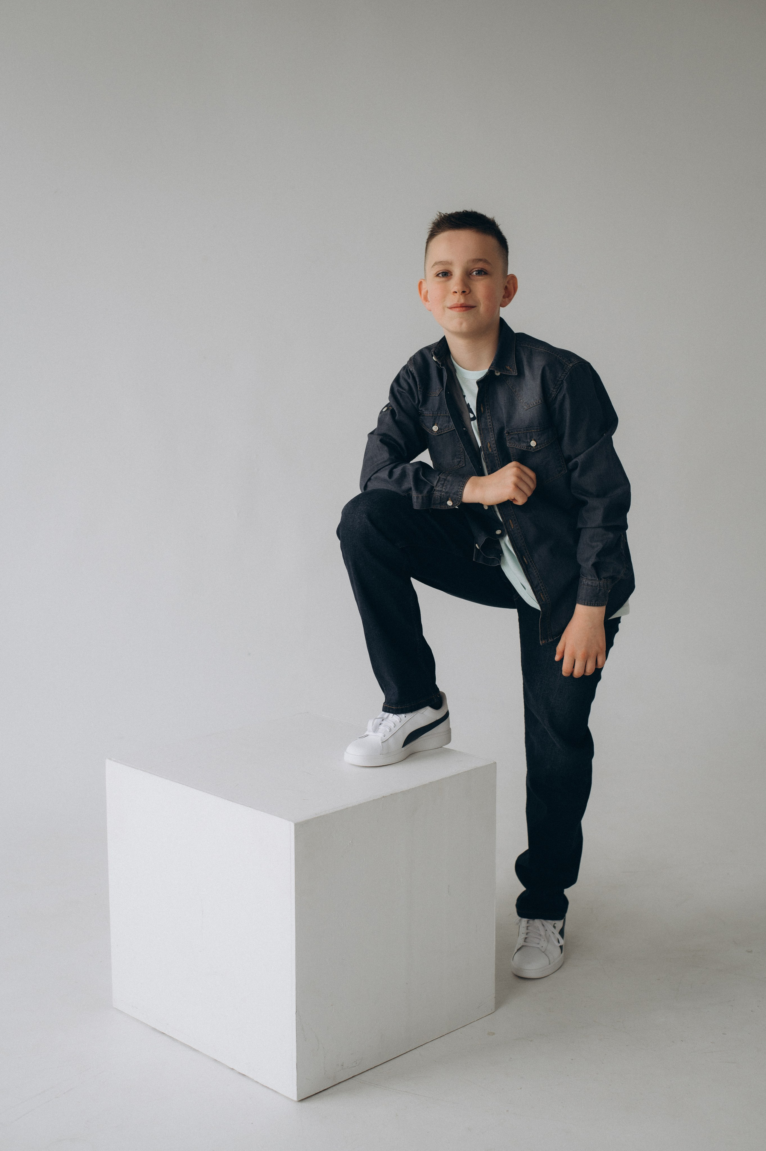 Шкільна фотосесія на віньєтки Тернопіль, фотосесія випускників Тернопіль, зйомка на віньєтки, шкільні фотоальбоми Тернопіль. Сімейний, дитячий та індивідуальний фотограф в м. Тернопіль, м. Львів